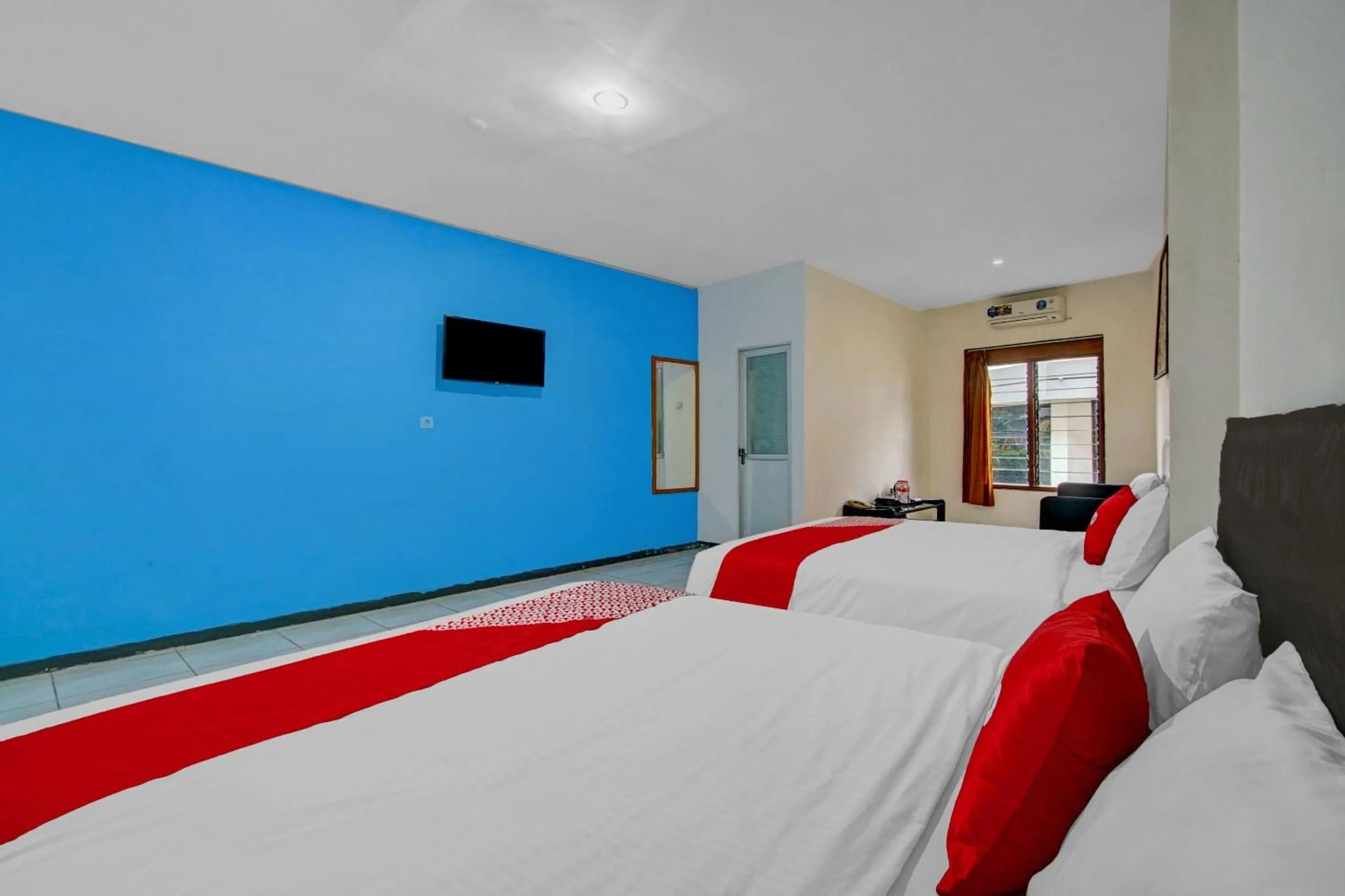 Bedroom, Bed in OYO Life 90071 Paralayang View