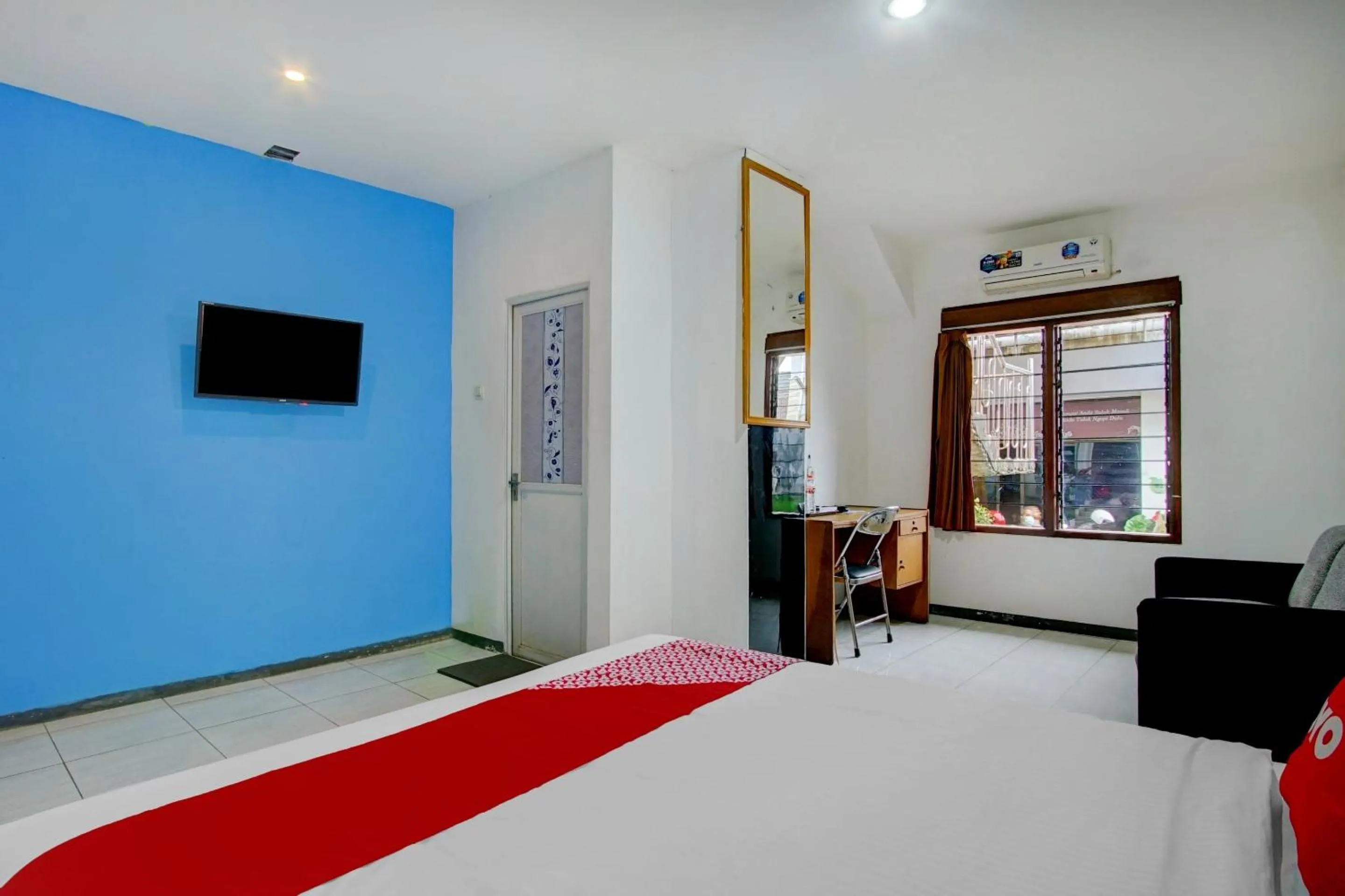 Bedroom, Bed in OYO Life 90071 Paralayang View