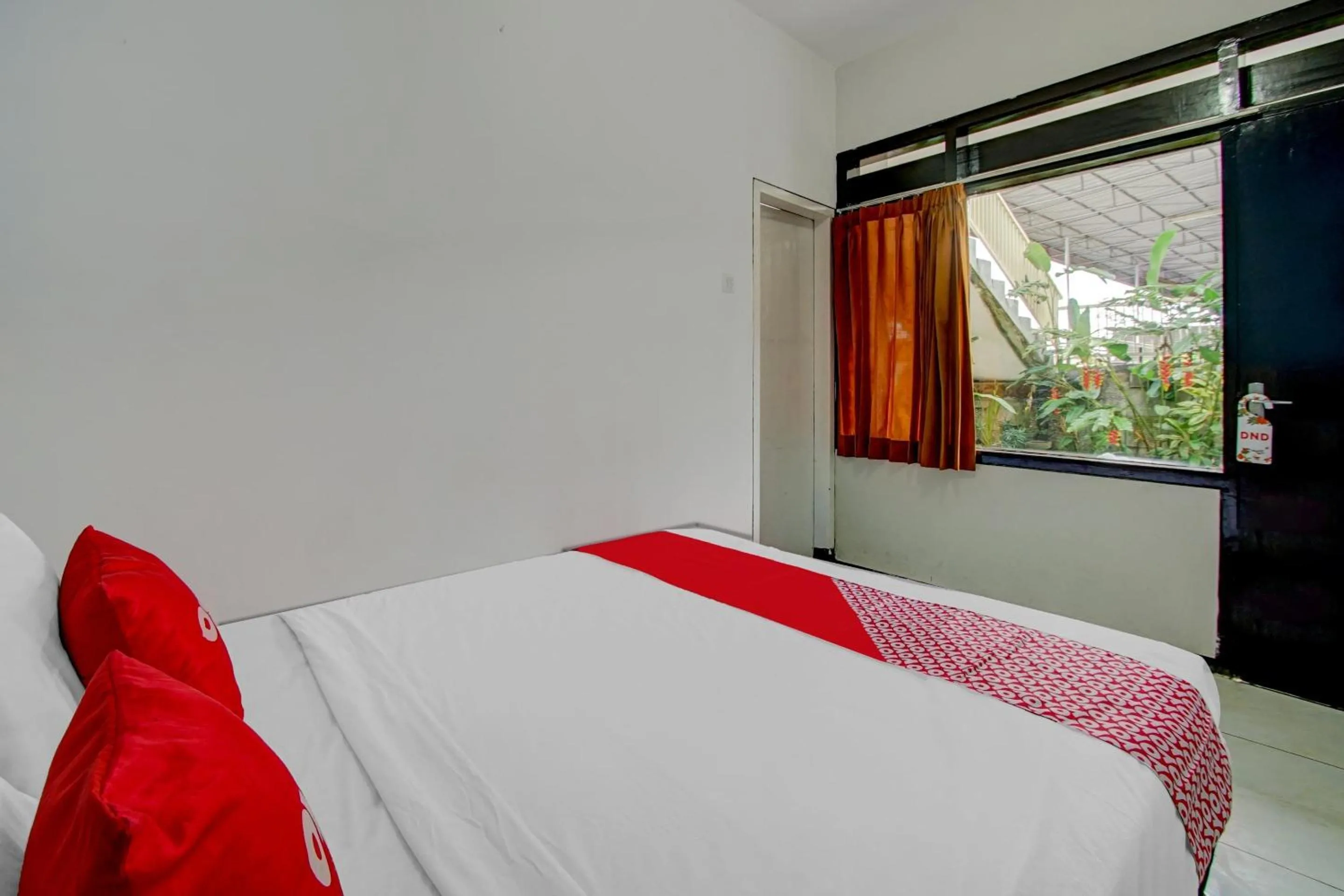 Bedroom, Bed in OYO Life 90071 Paralayang View