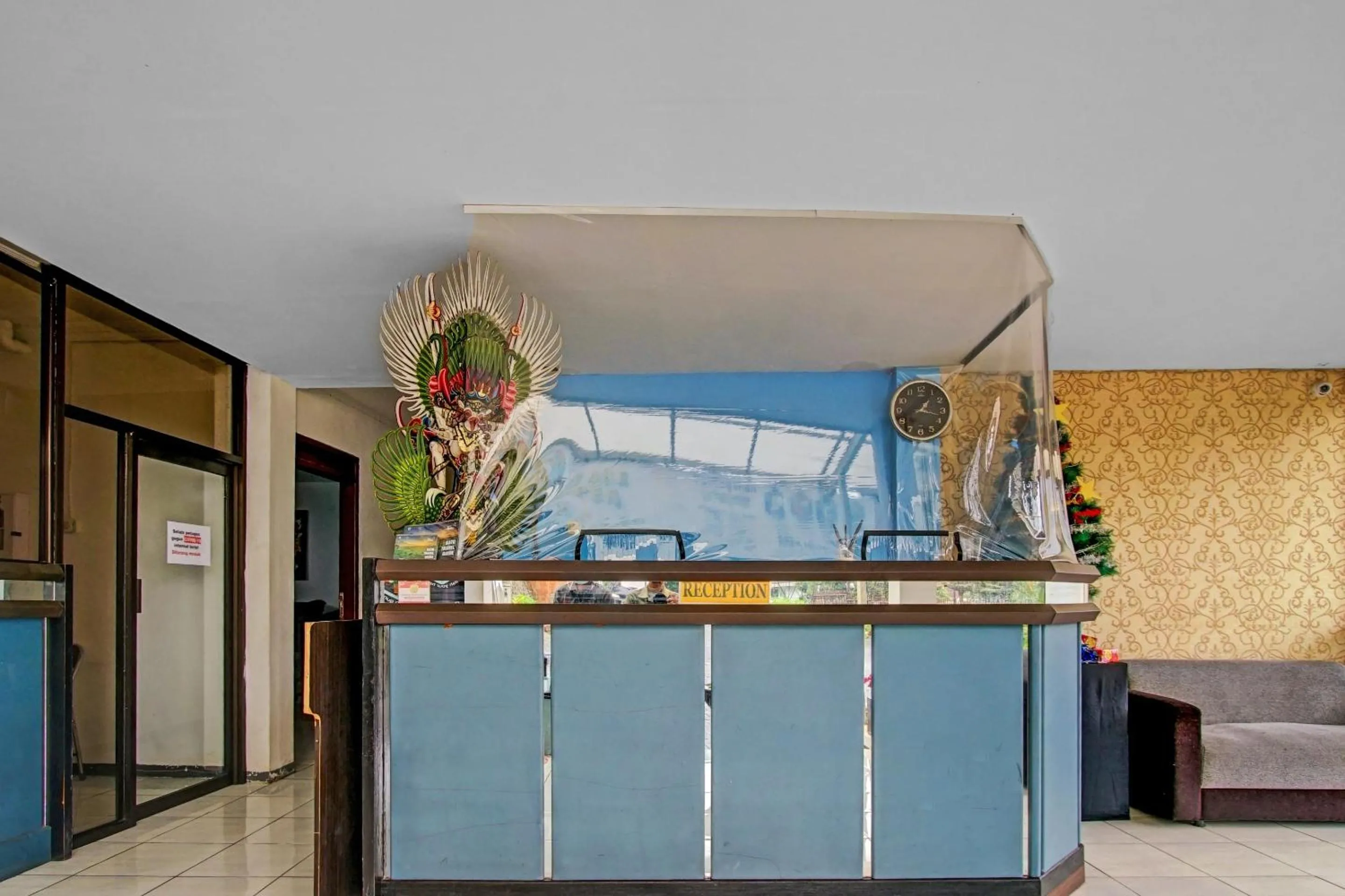 Lobby or reception in OYO Life 90071 Paralayang View