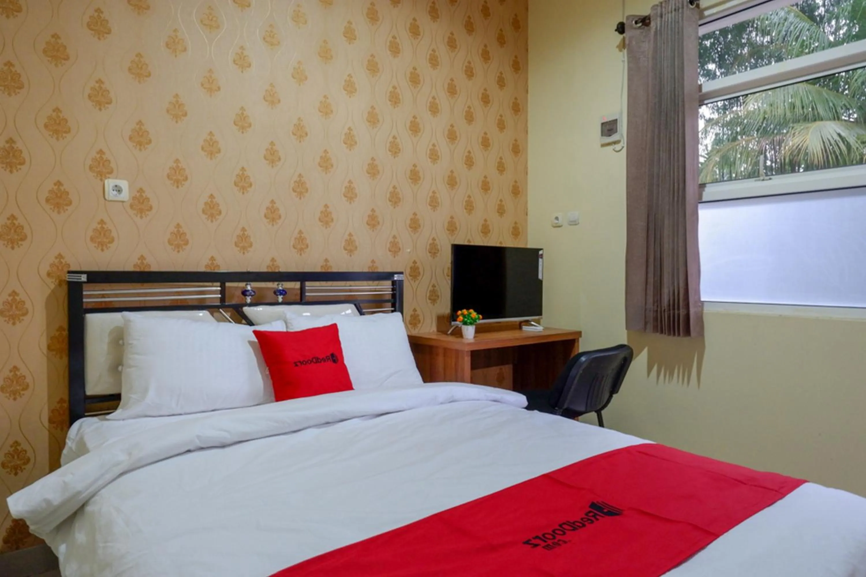 Bed in RedDoorz @ Jalan Bali Cilacap