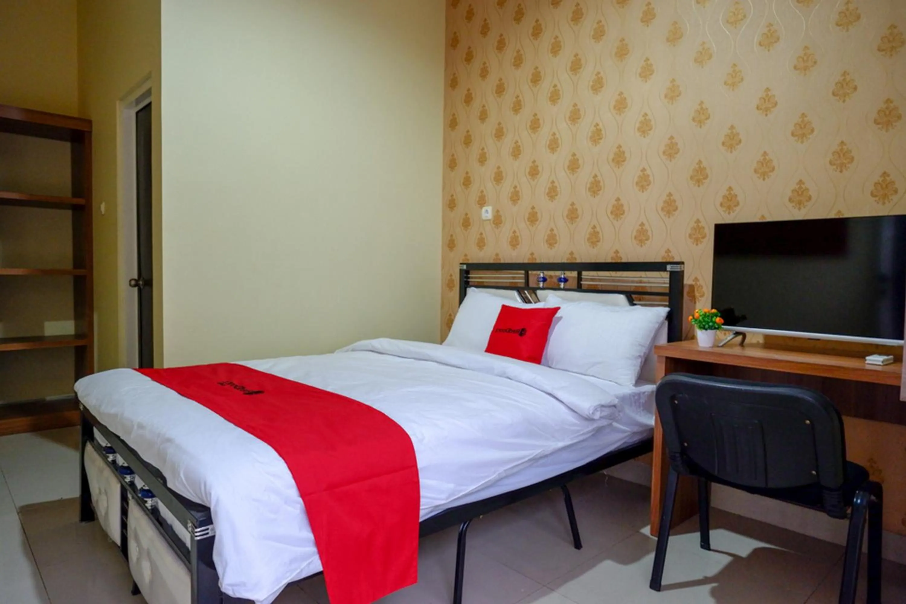 Bed in RedDoorz @ Jalan Bali Cilacap