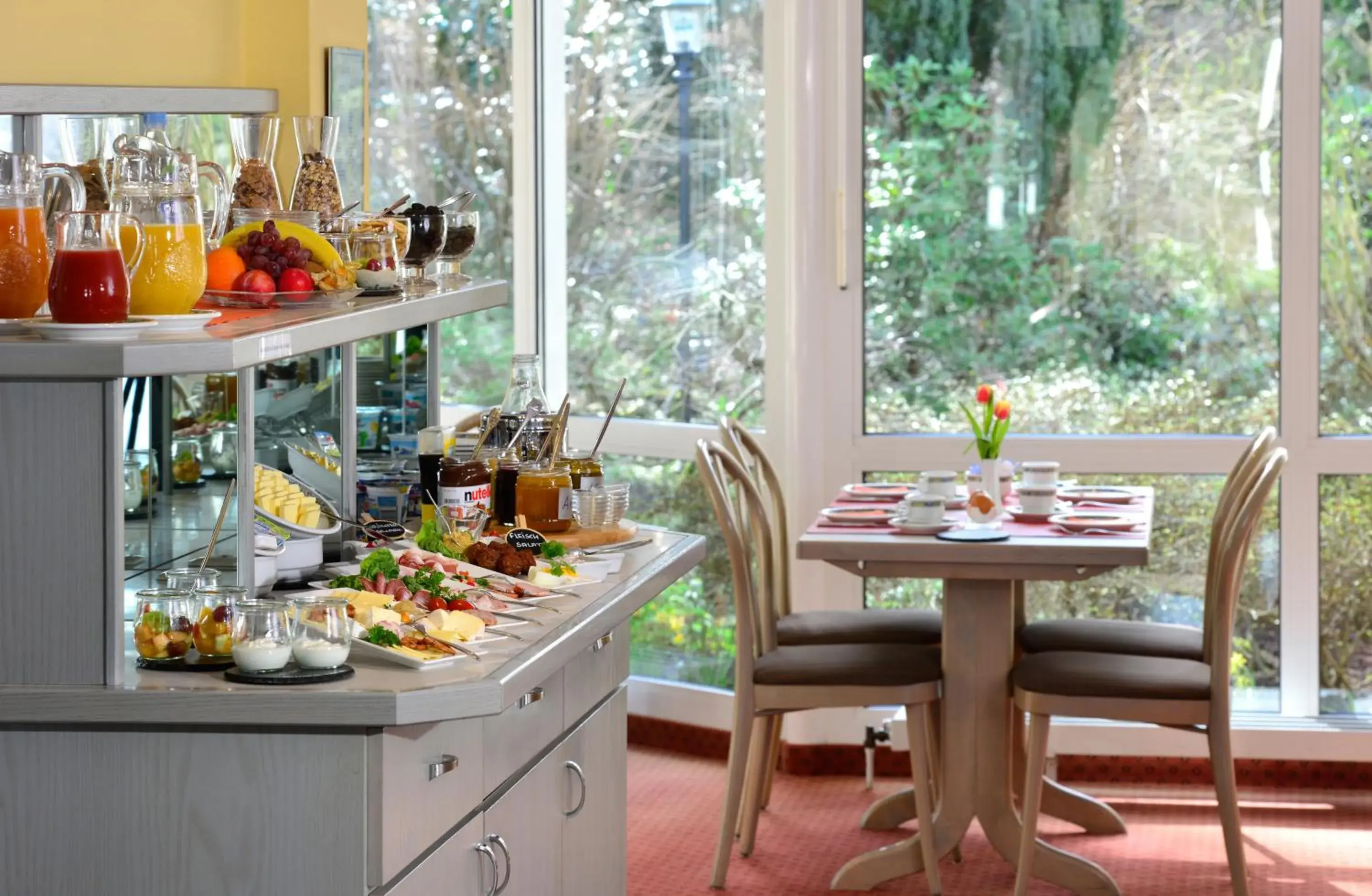 Restaurant/places to eat in Hotel Haus Kronenthal Restaurant/places to eat in Hotel Haus Kronenthal