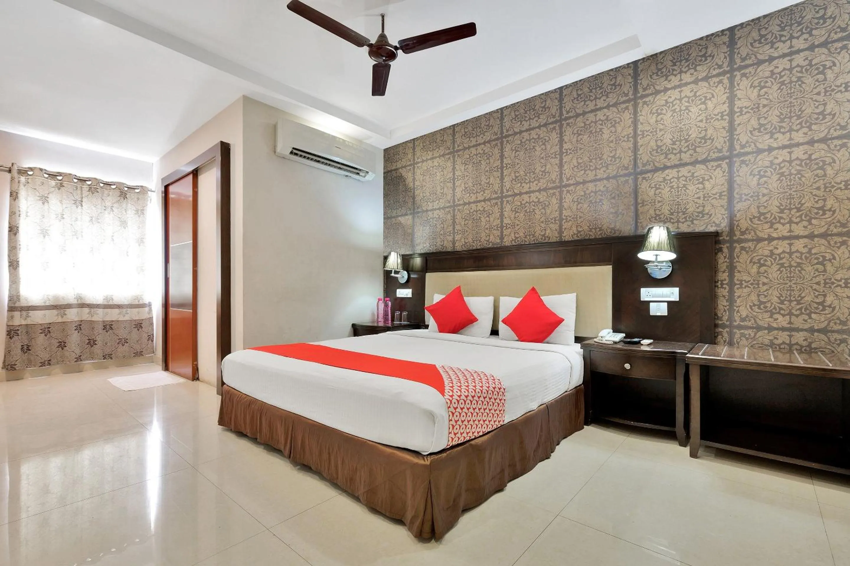 Bedroom, Bed in Super Capital O Rudra Grand Near Kondapur x Road