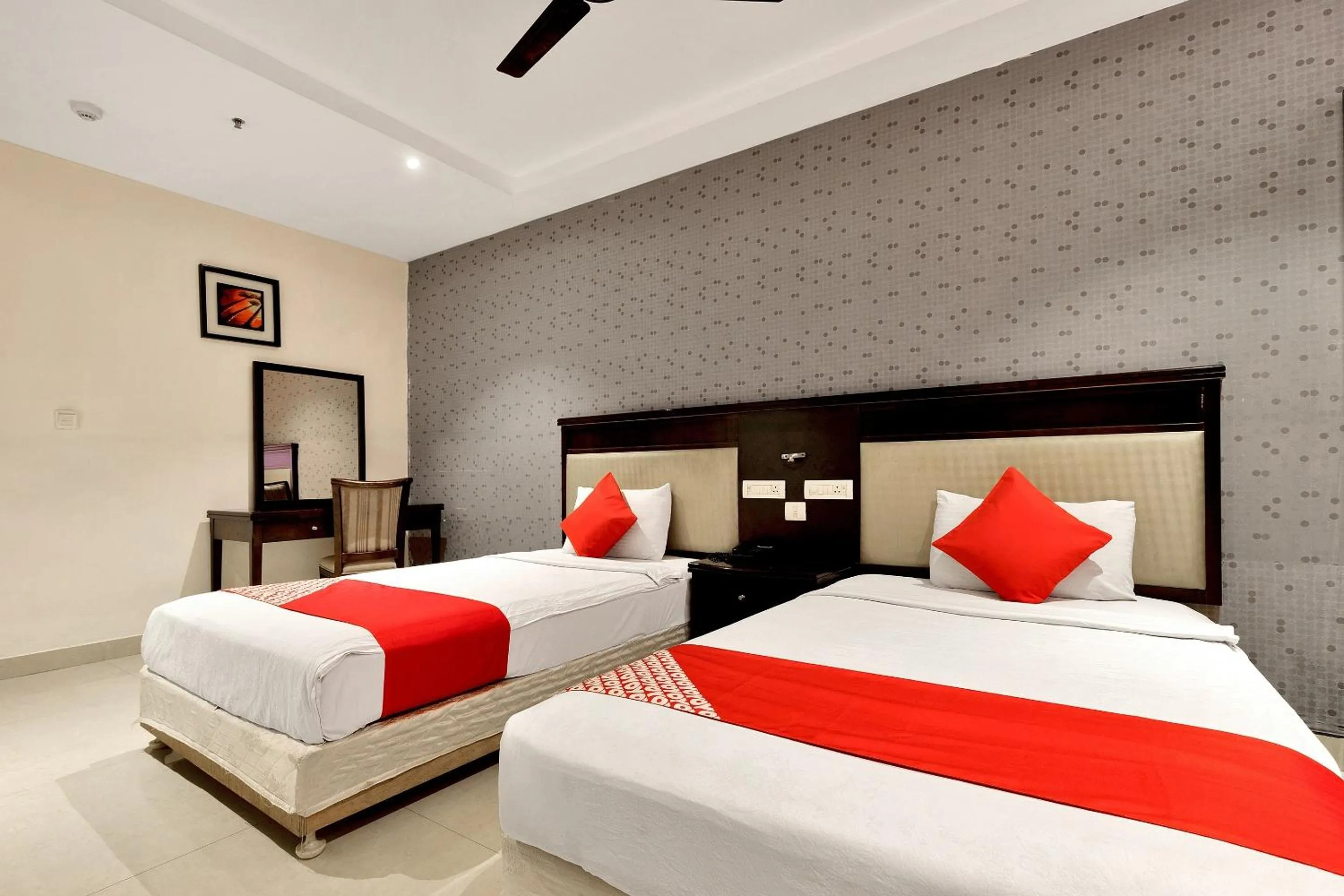 Bedroom, Bed in Super Capital O Rudra Grand Near Kondapur x Road
