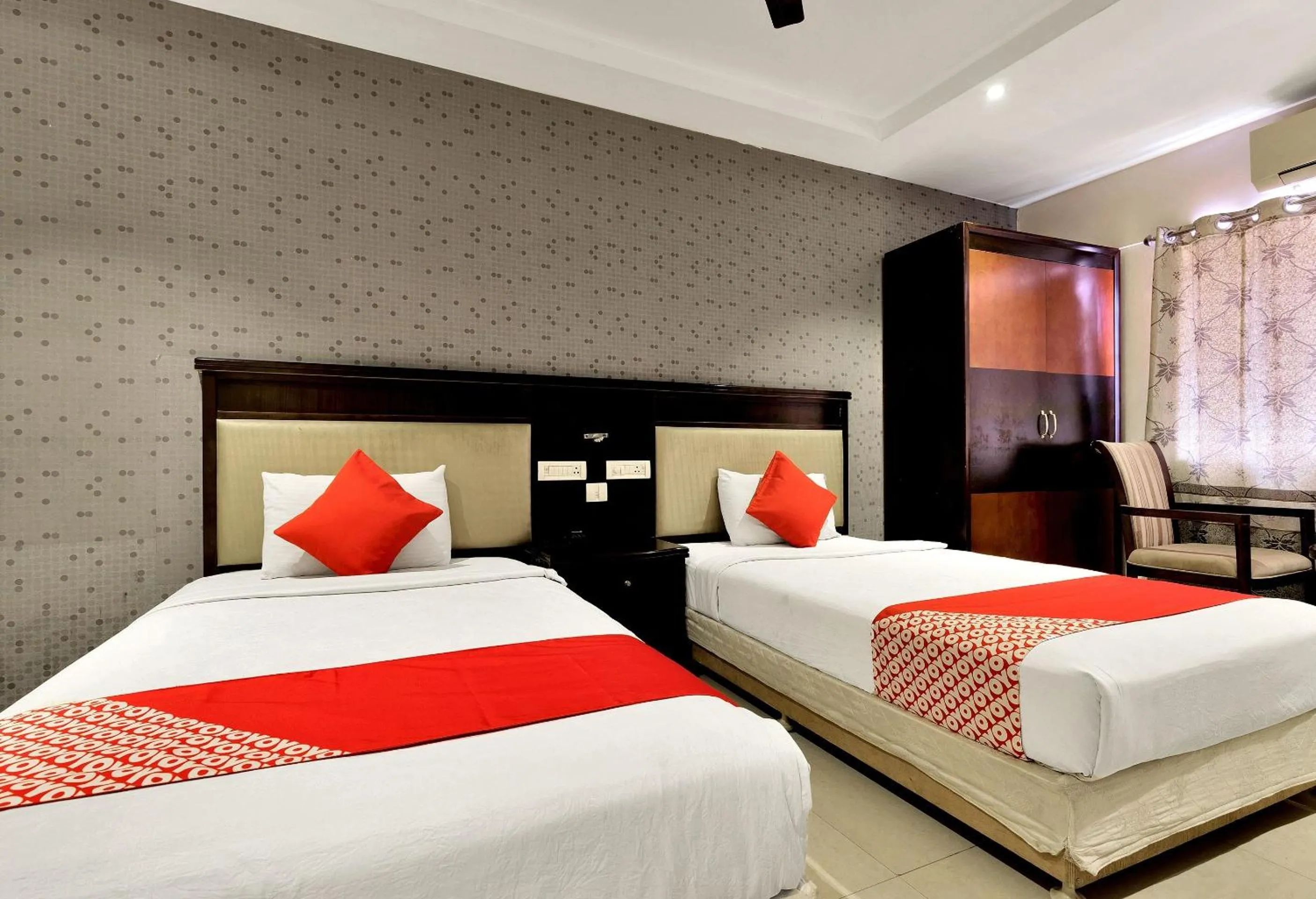 Lobby or reception, Bed in Super Capital O Rudra Grand Near Kondapur x Road