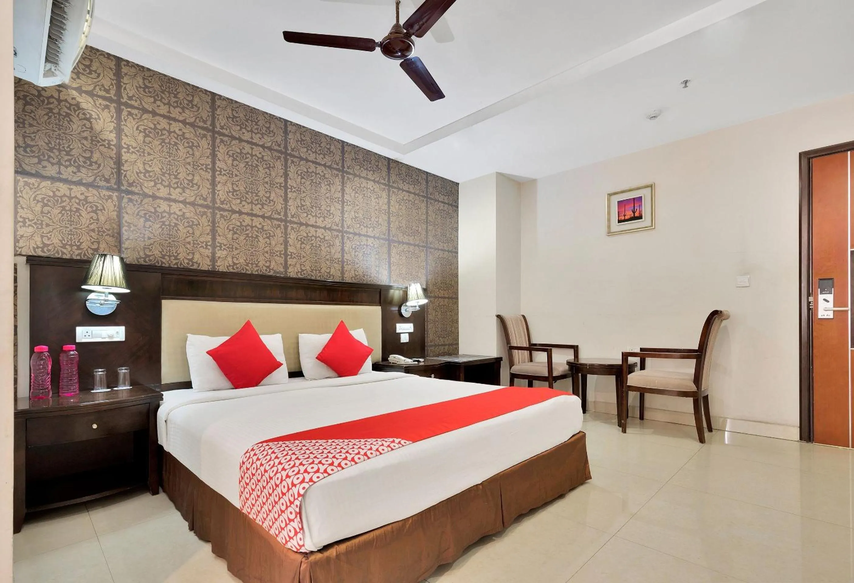 Bedroom, Bed in Super Capital O Rudra Grand Near Kondapur x Road