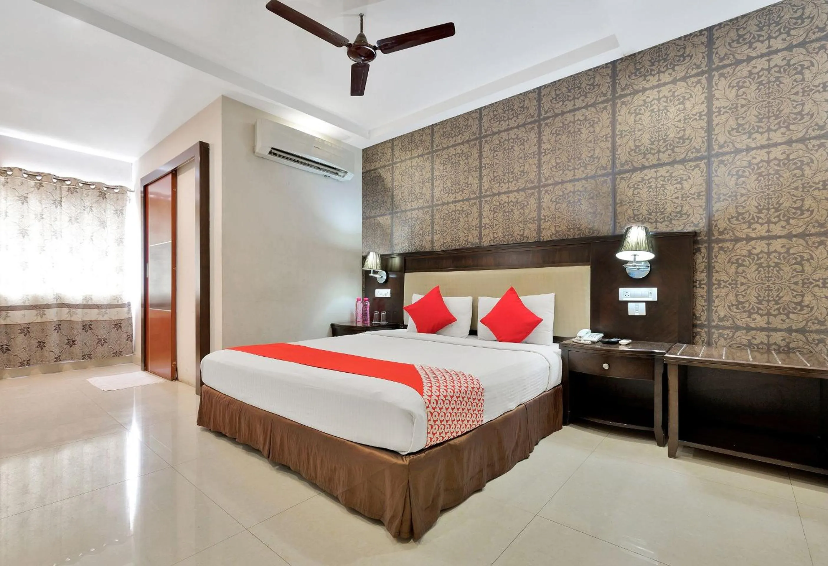 Super Capital O Rudra Grand Near Kondapur x Road