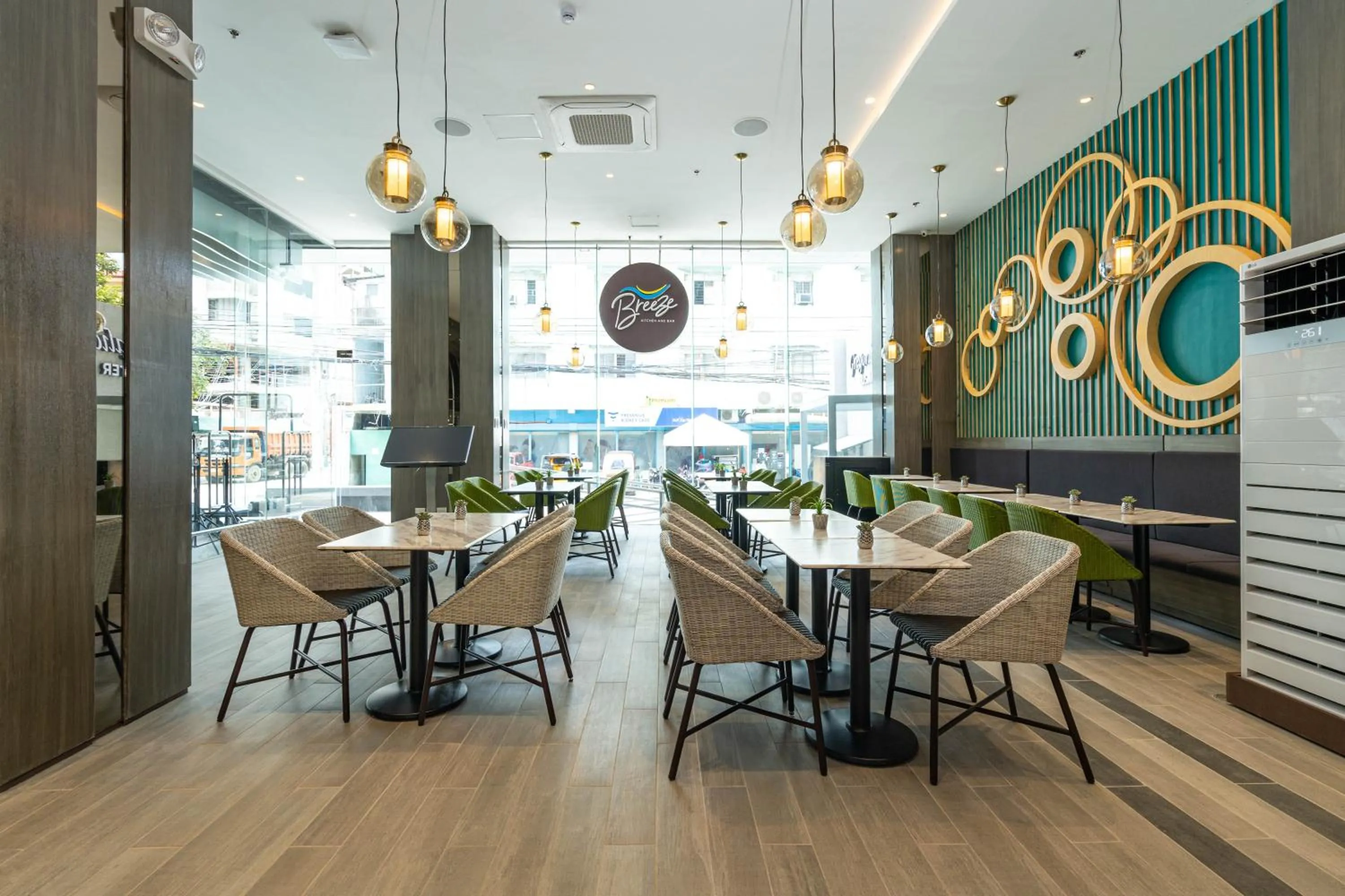 Restaurant/places to eat in Bayfront Hotel Cebu Capitol Site