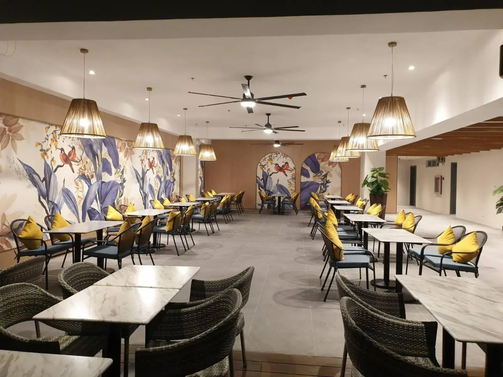 Lounge or bar in Bayfront Hotel Cebu Capitol Site Lounge or bar in Bayfront Hotel Cebu Capitol Site