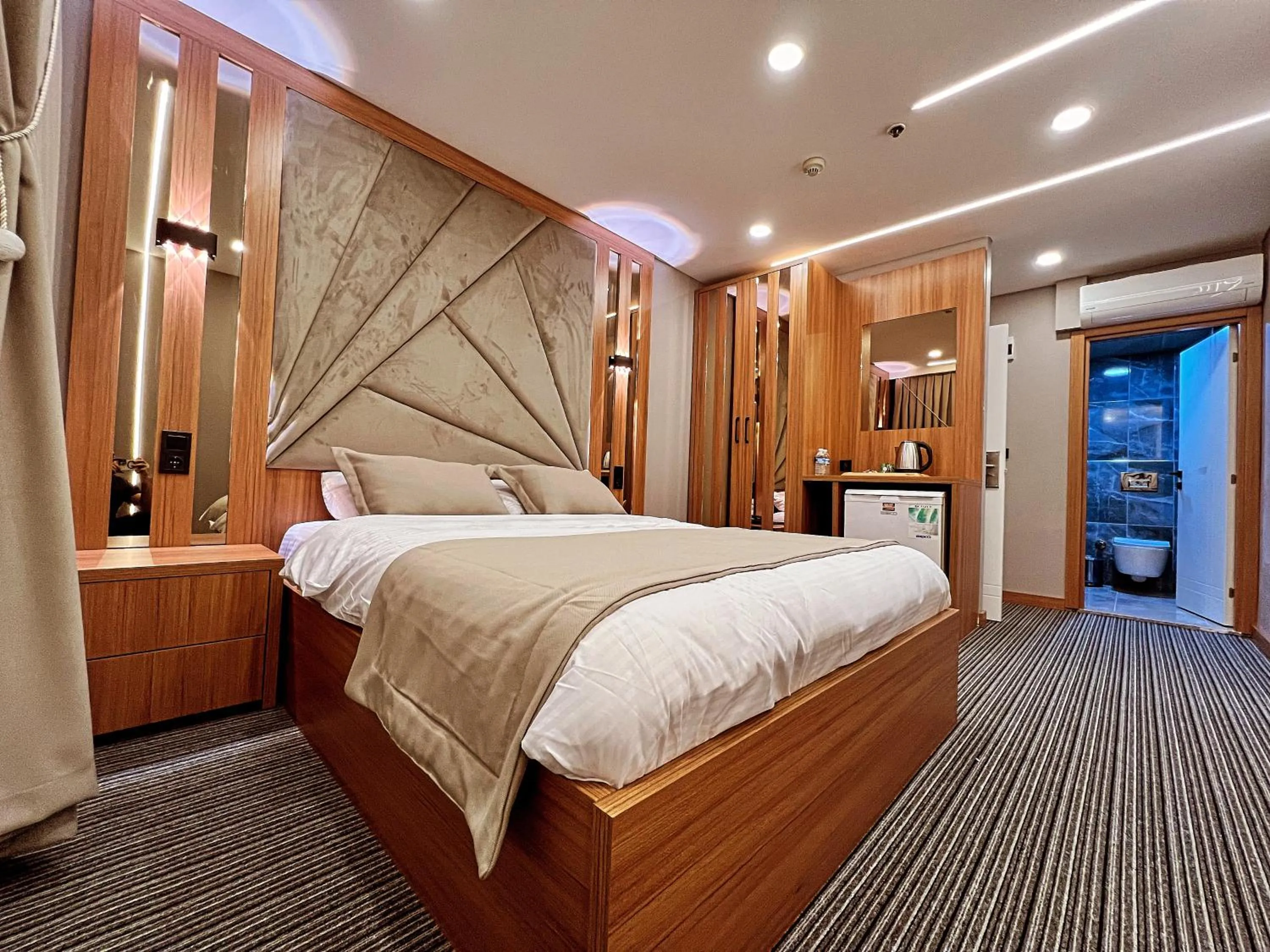 Photo of the whole room, Bed in Beşiktaş Vip inn Hotel & suites