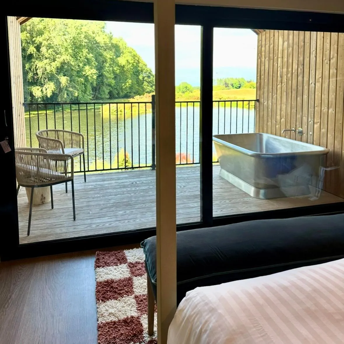 Lake view, Bed in The Tempus at Charlton Hall Estate