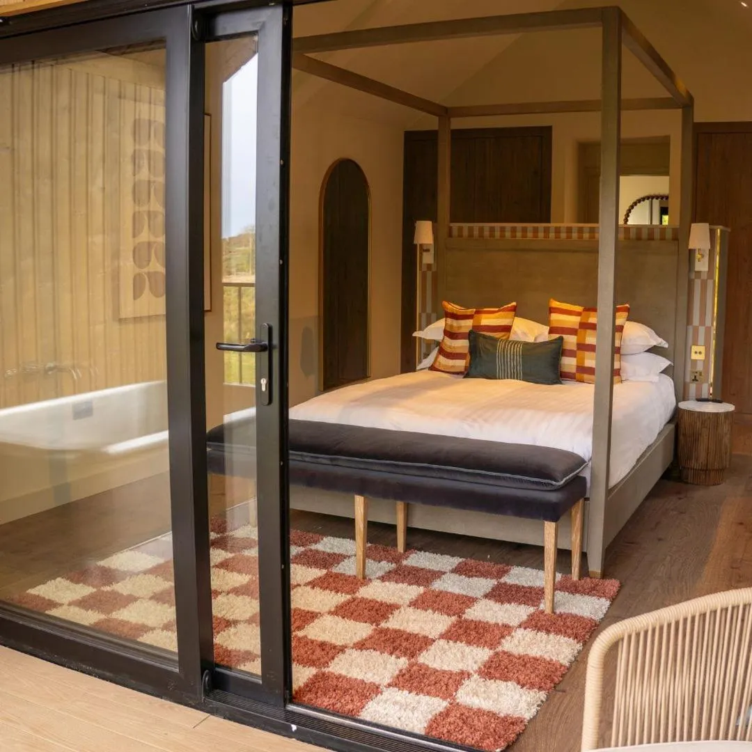 Lake view, Bed in The Tempus at Charlton Hall Estate