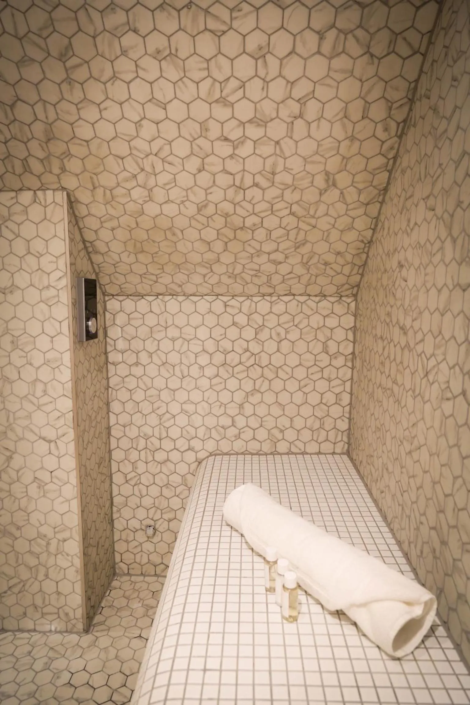 Shower, Bed in The Hotel Chester