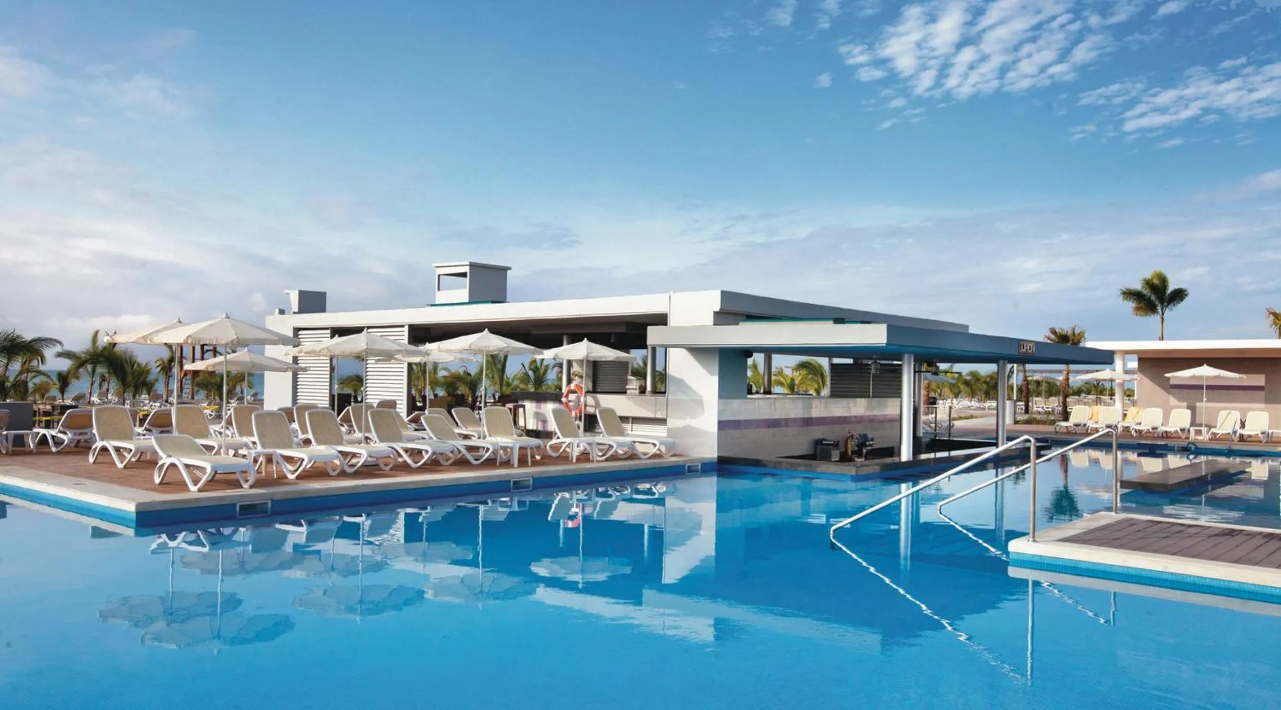 Swimming pool in Riu Playa Blanca - All Inclusive