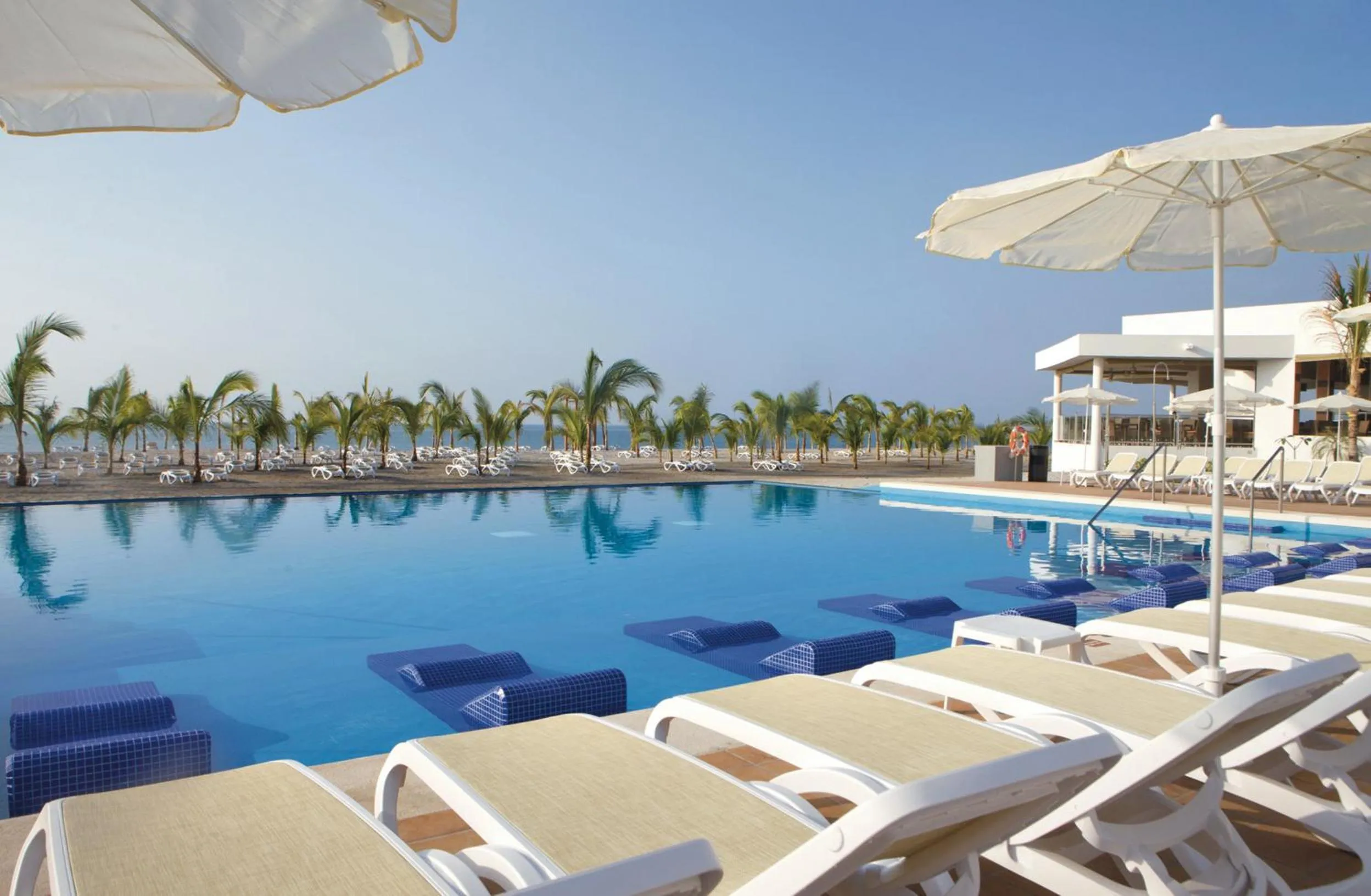 Swimming pool in Riu Playa Blanca - All Inclusive