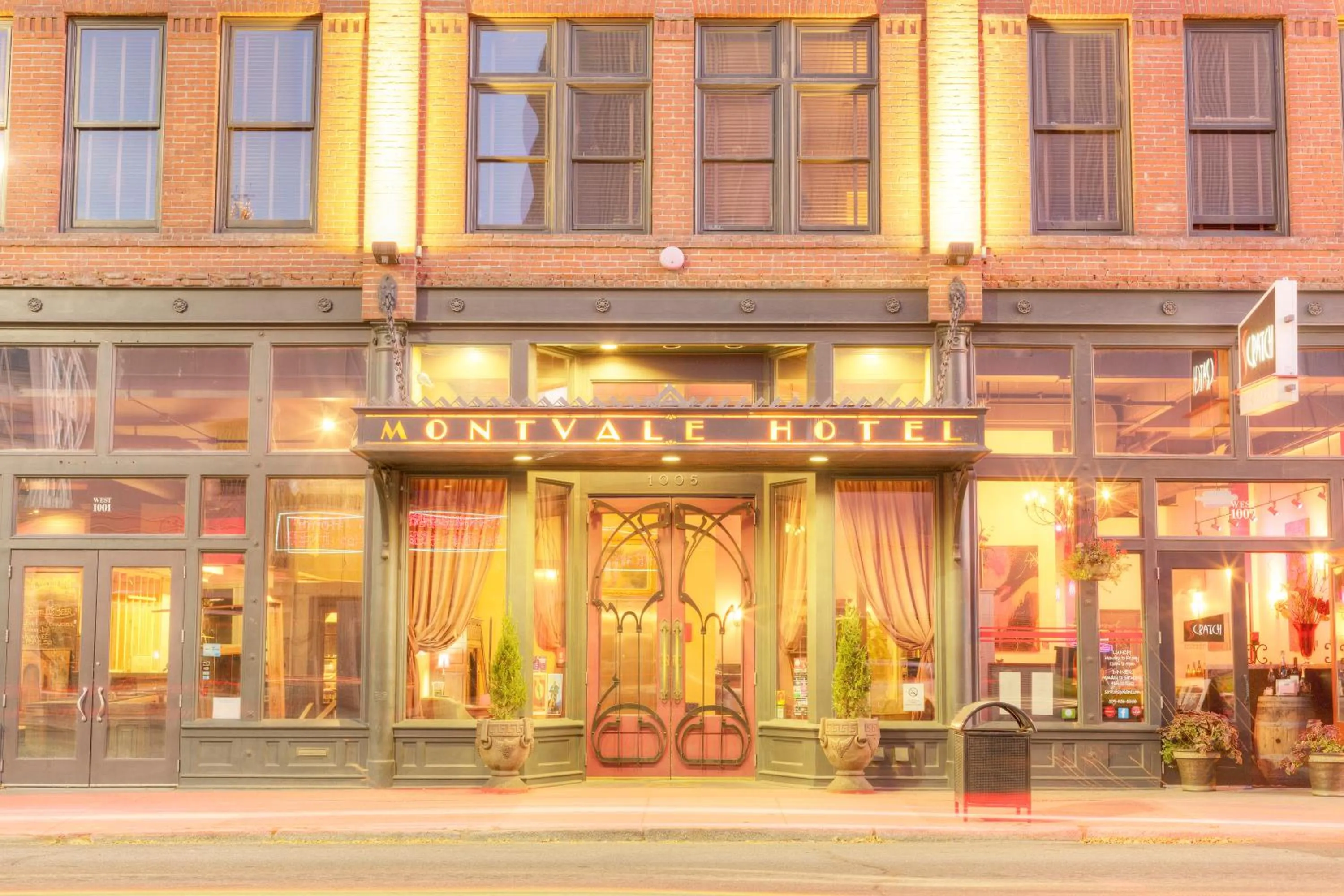 Facade/entrance in Montvale Hotel