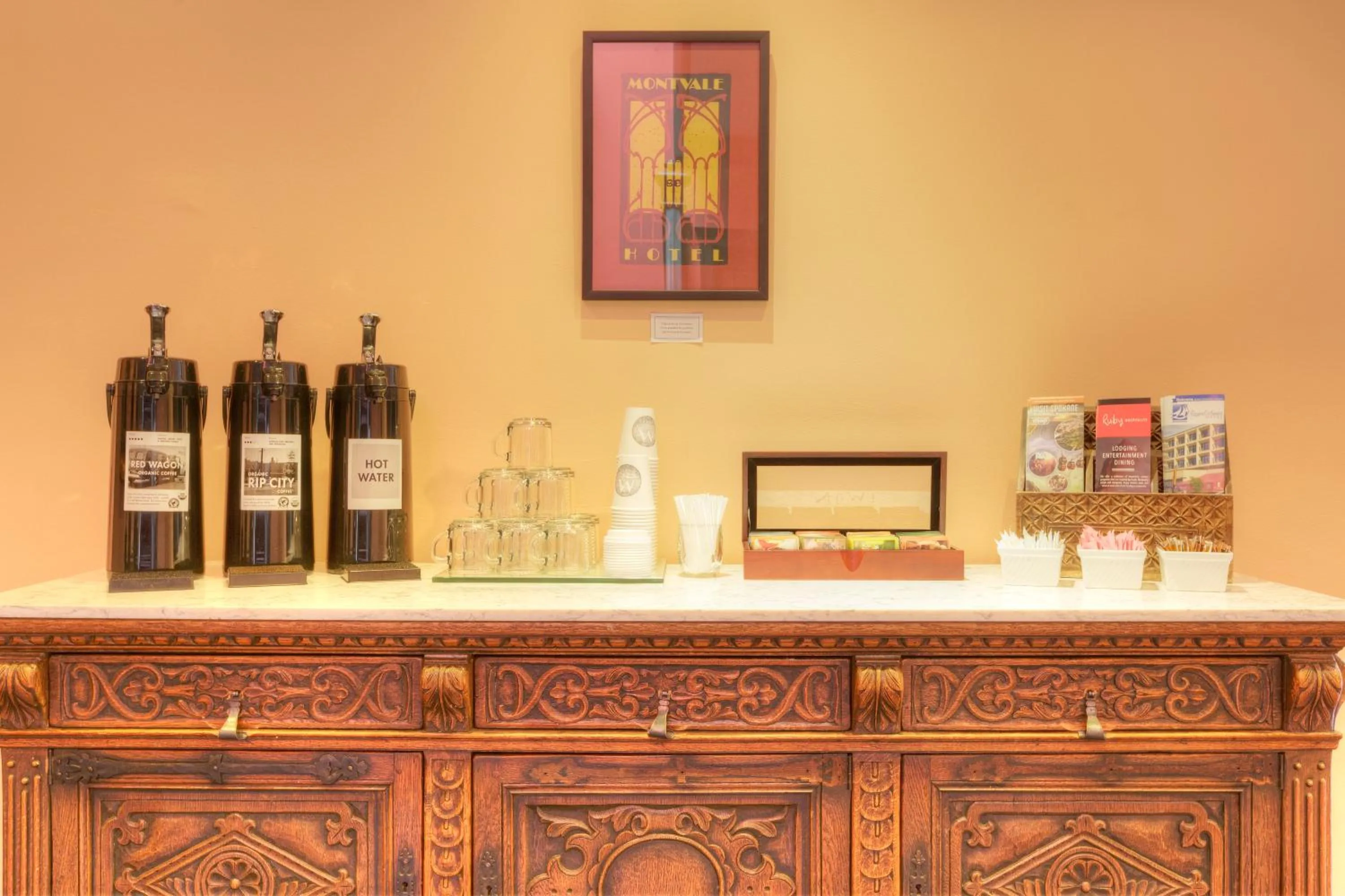 Coffee/tea facilities in Montvale Hotel