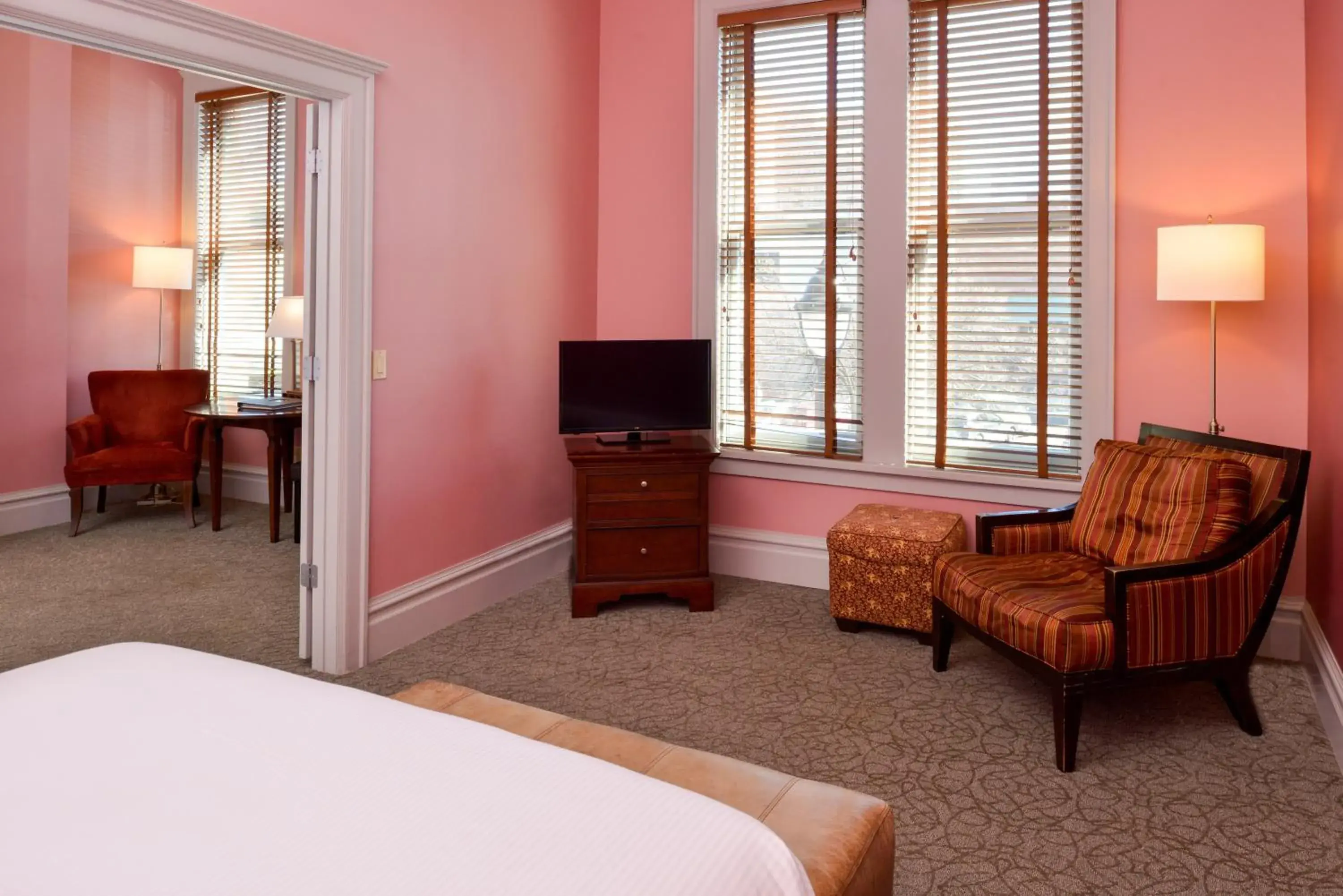 Bed in Montvale Hotel Bed in Montvale Hotel