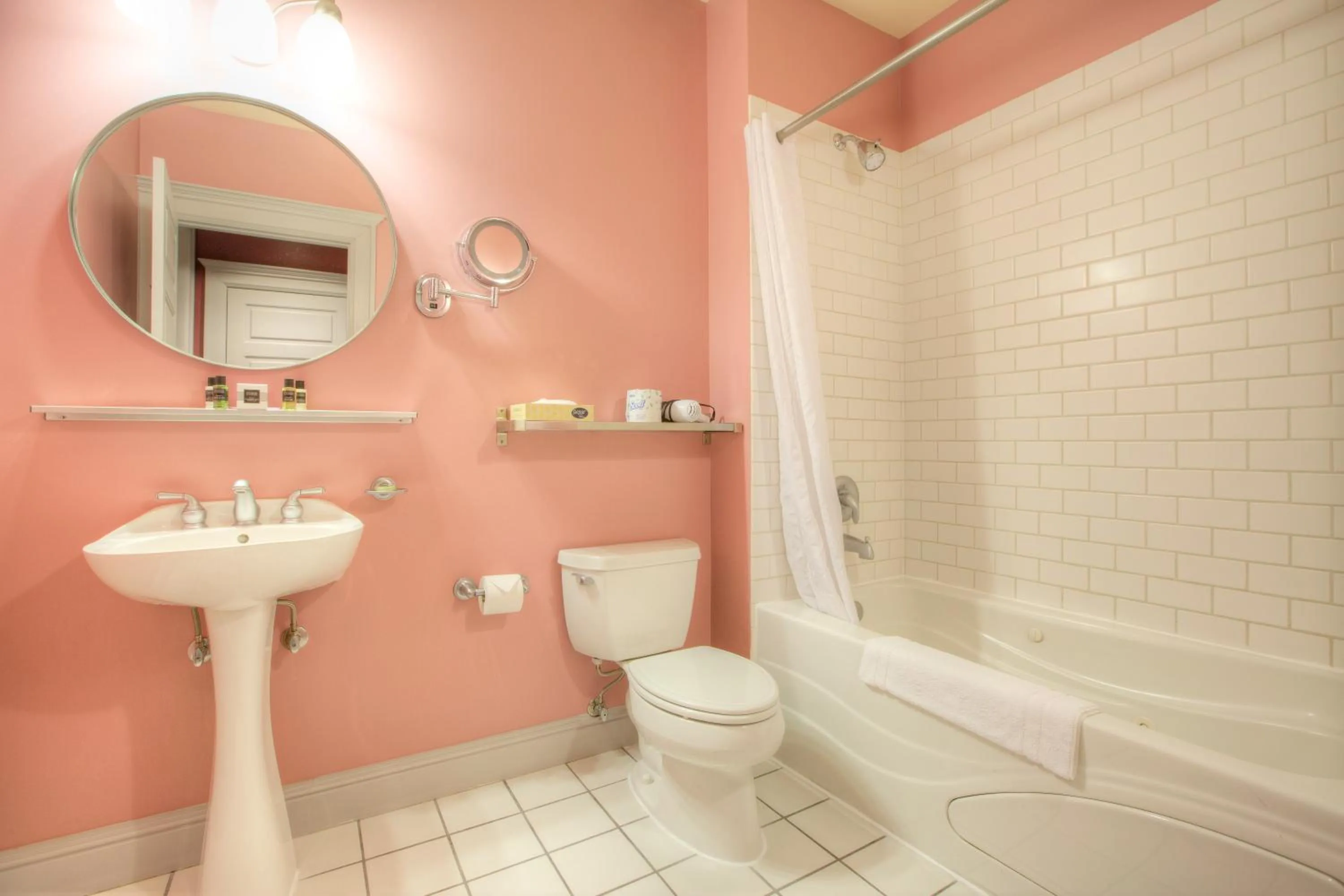 Bathroom in Montvale Hotel