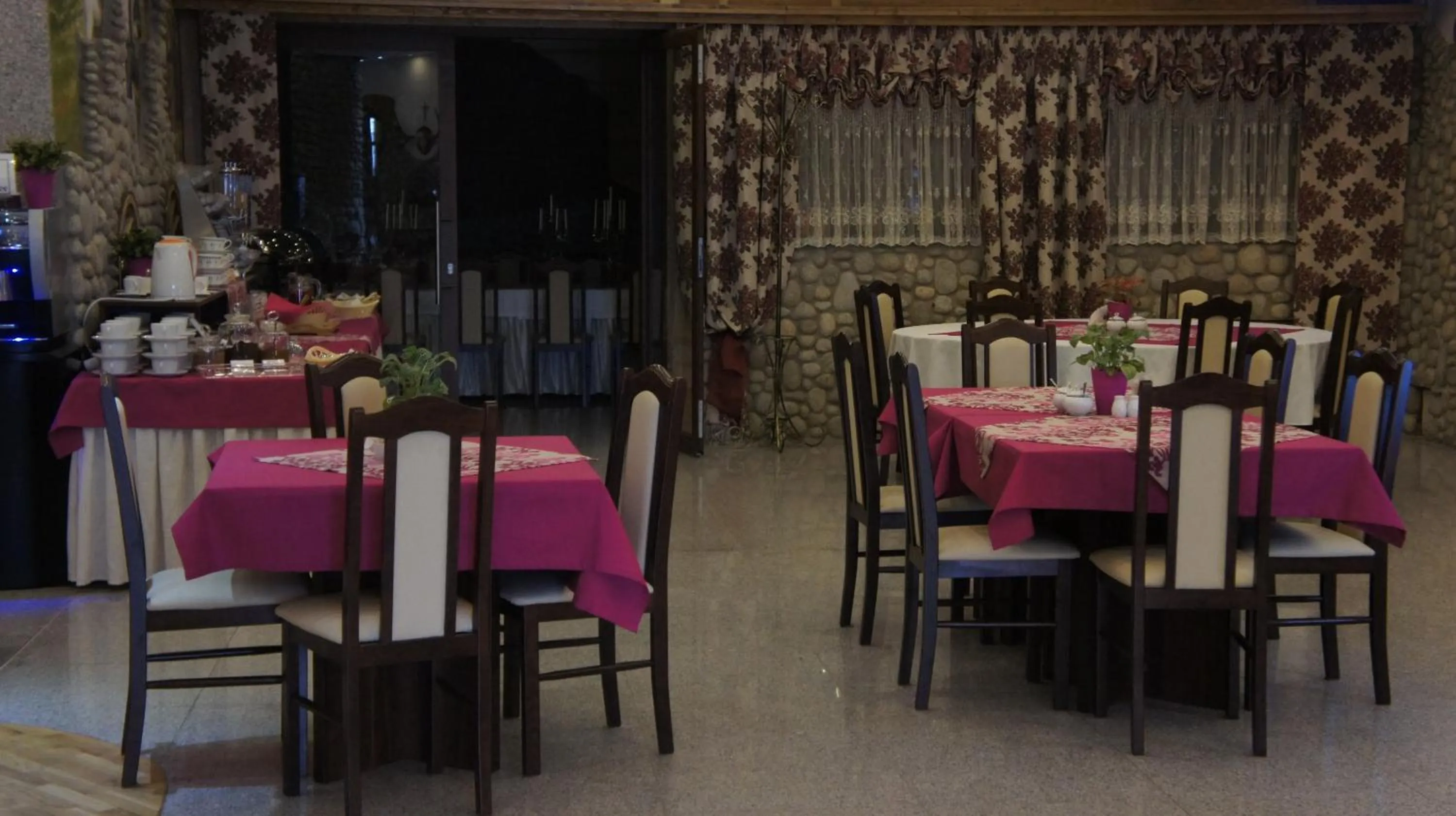 Restaurant/places to eat in Prymus