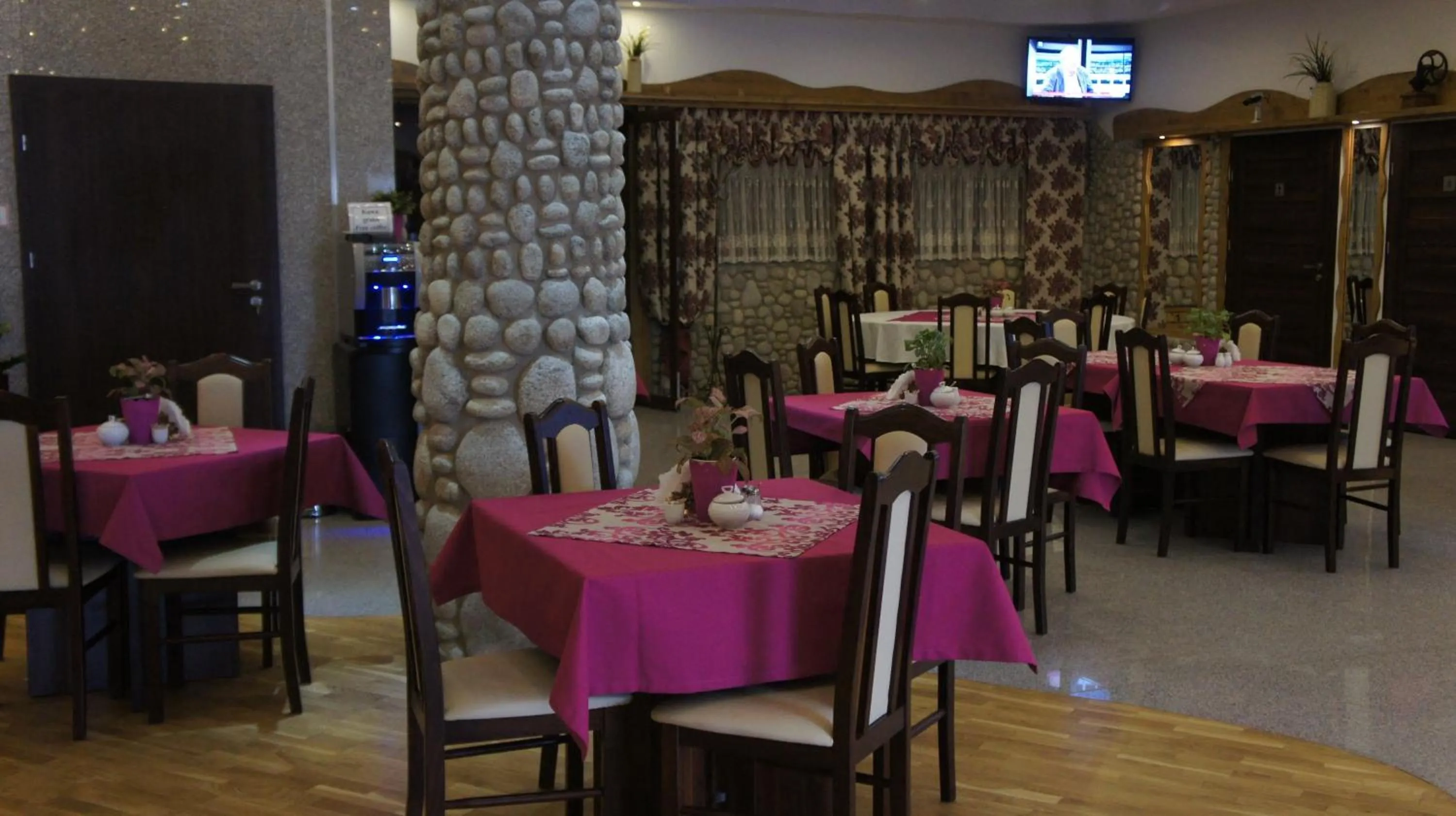 Restaurant/places to eat in Prymus