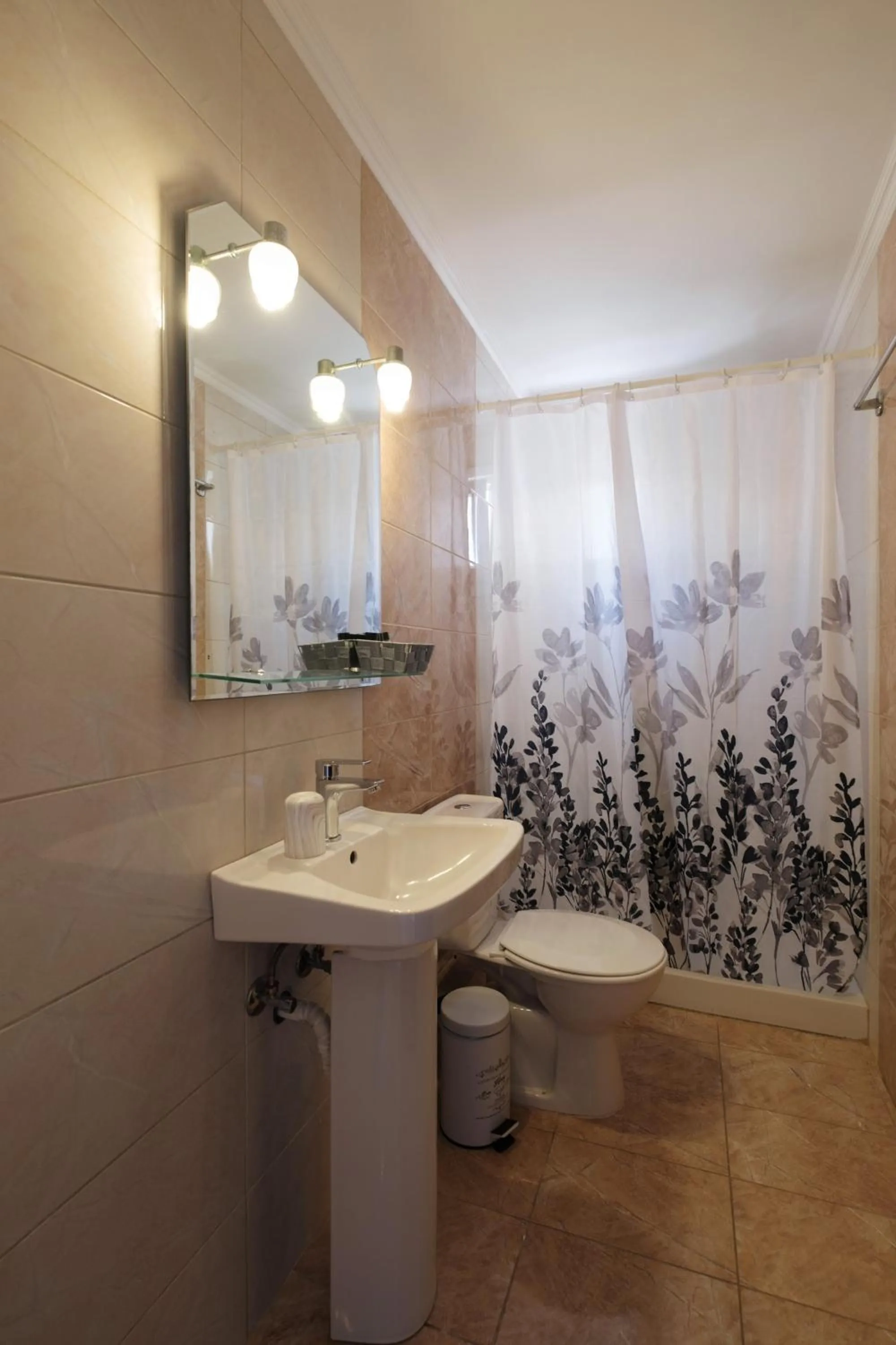 Shower in Zeus Throne Suites