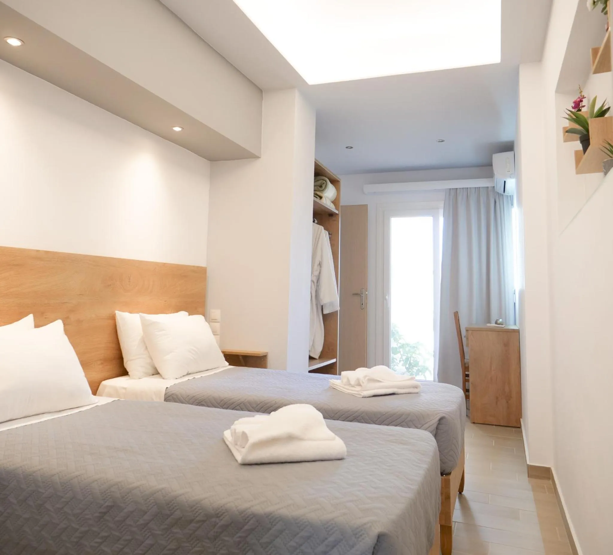 Bed in Zeus Throne Suites