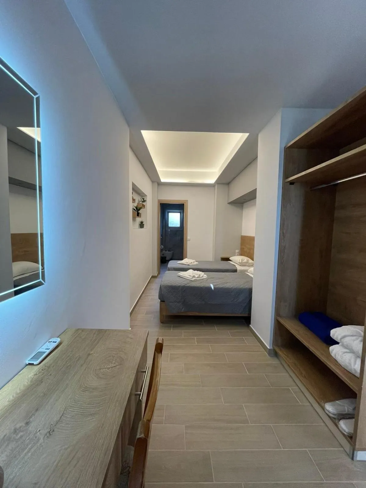 Photo of the whole room, Bed in Zeus Throne Suites