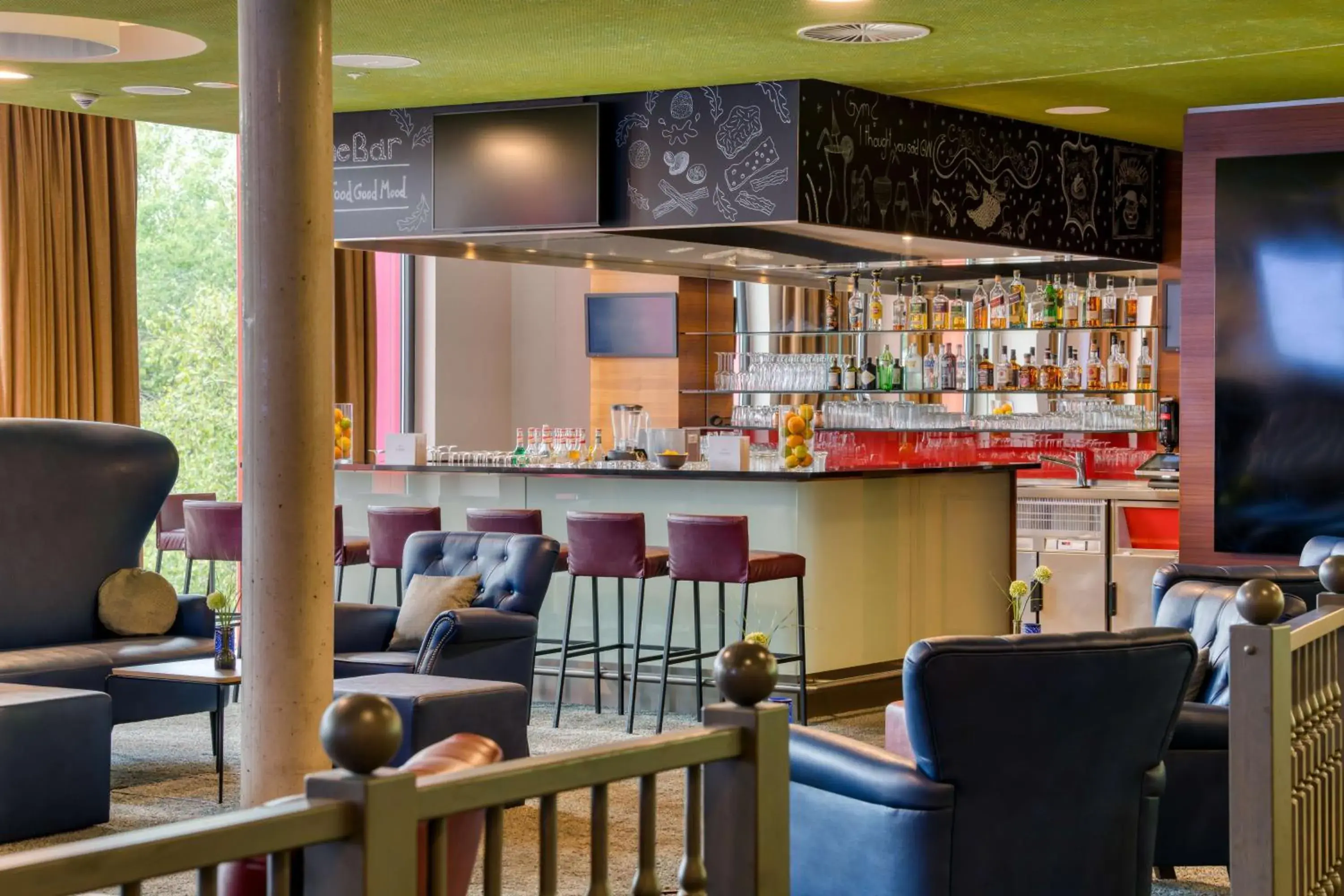 Lounge or bar in Hilton Garden Inn Stuttgart NeckarPark Lounge or bar in Hilton Garden Inn Stuttgart NeckarPark