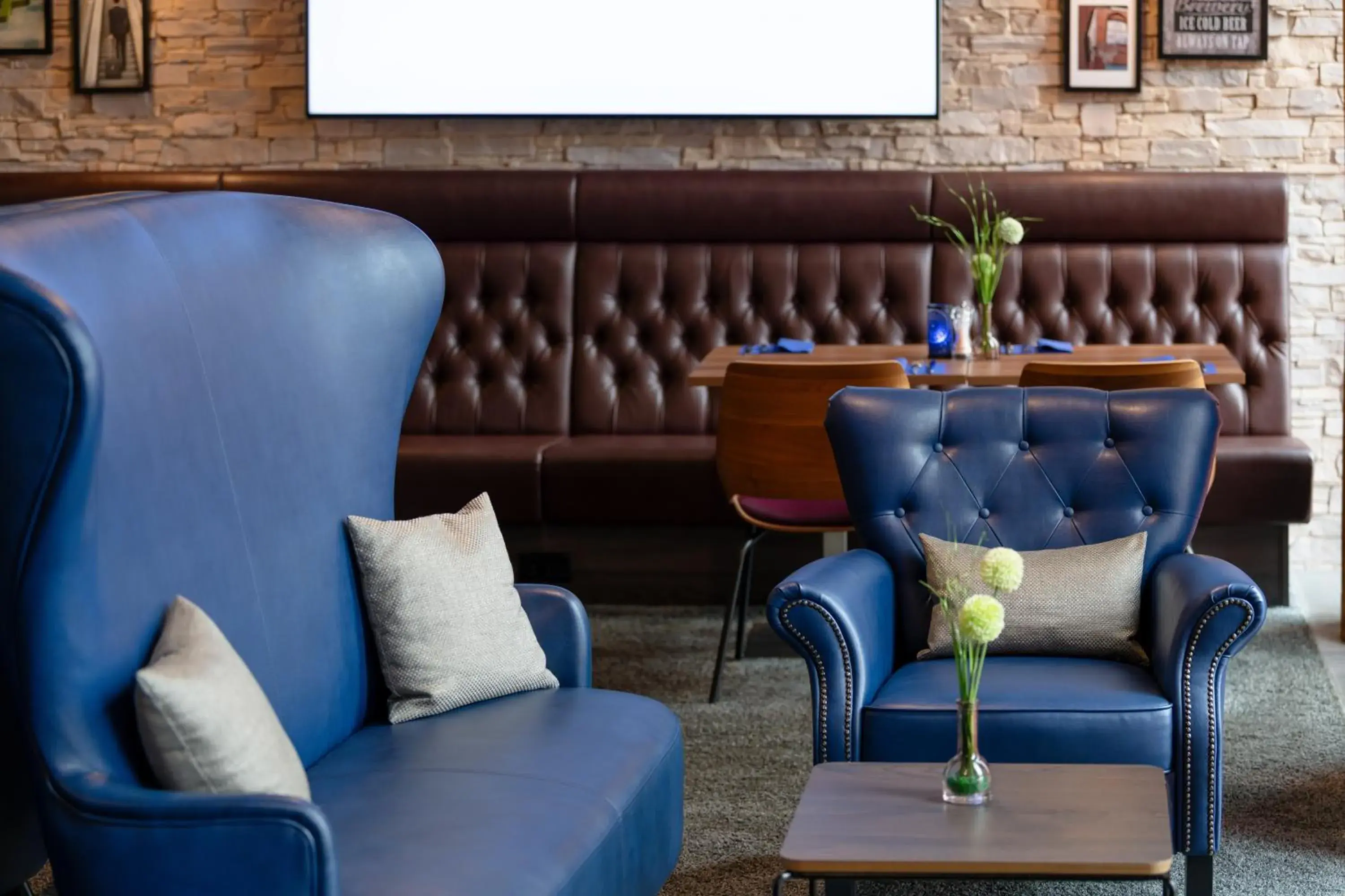 Lounge or bar in Hilton Garden Inn Stuttgart NeckarPark Lounge or bar in Hilton Garden Inn Stuttgart NeckarPark