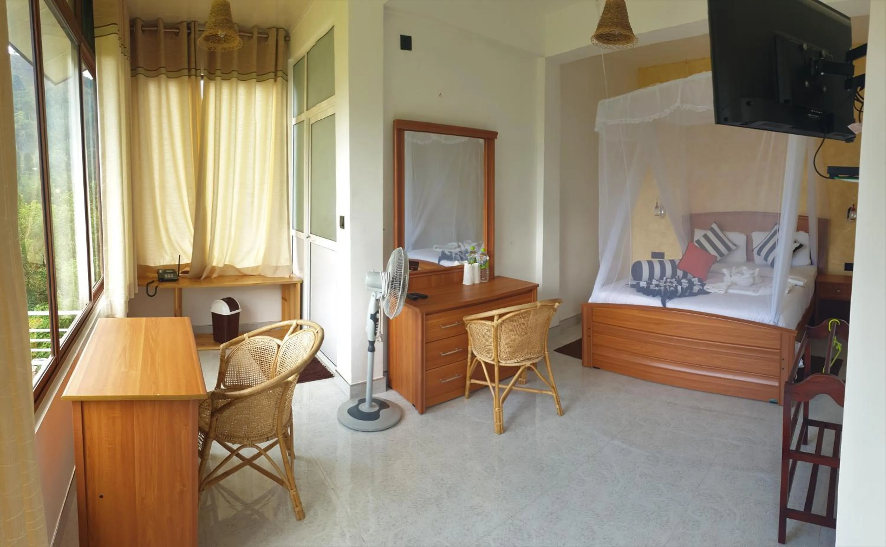 Photo of the whole room in Hotel Ella`s Edge