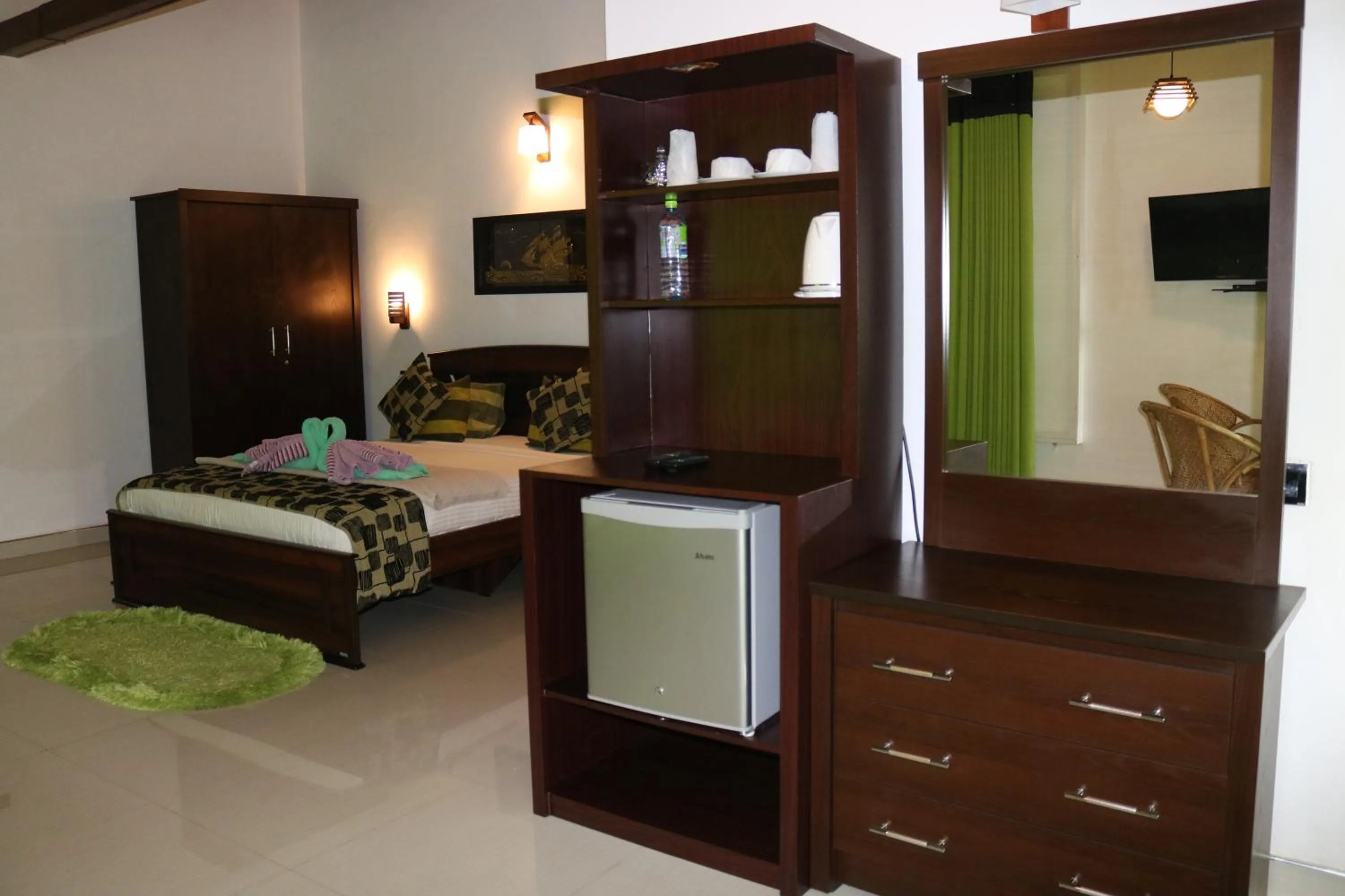 Photo of the whole room, Bed in Hotel Ella`s Edge