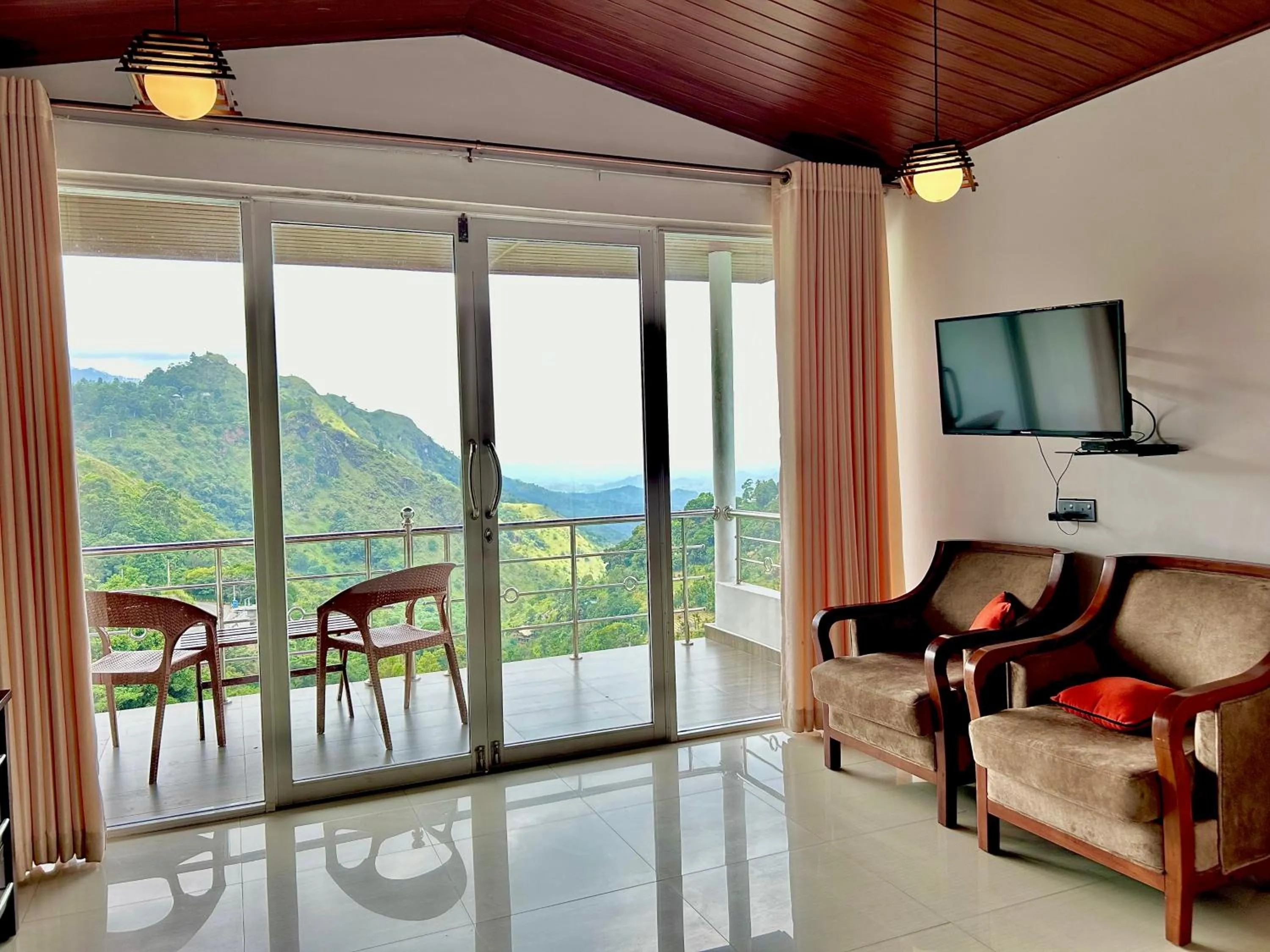 Mountain view in Hotel Ella`s Edge