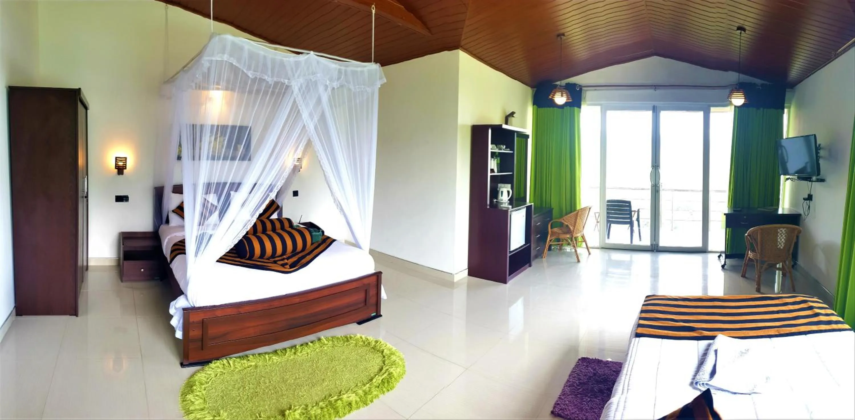 Photo of the whole room, Bed in Hotel Ella`s Edge