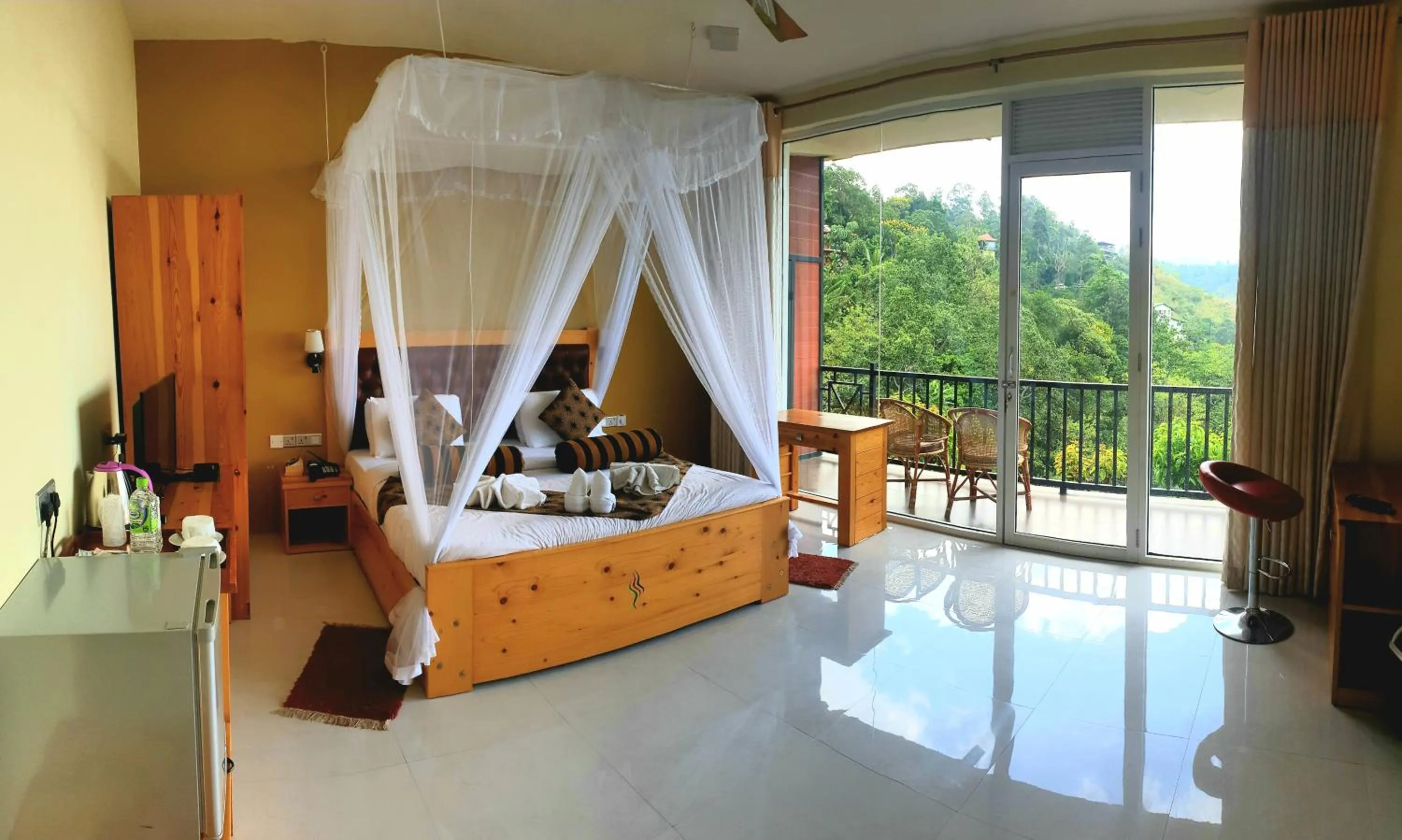 Photo of the whole room, Bed in Hotel Ella`s Edge