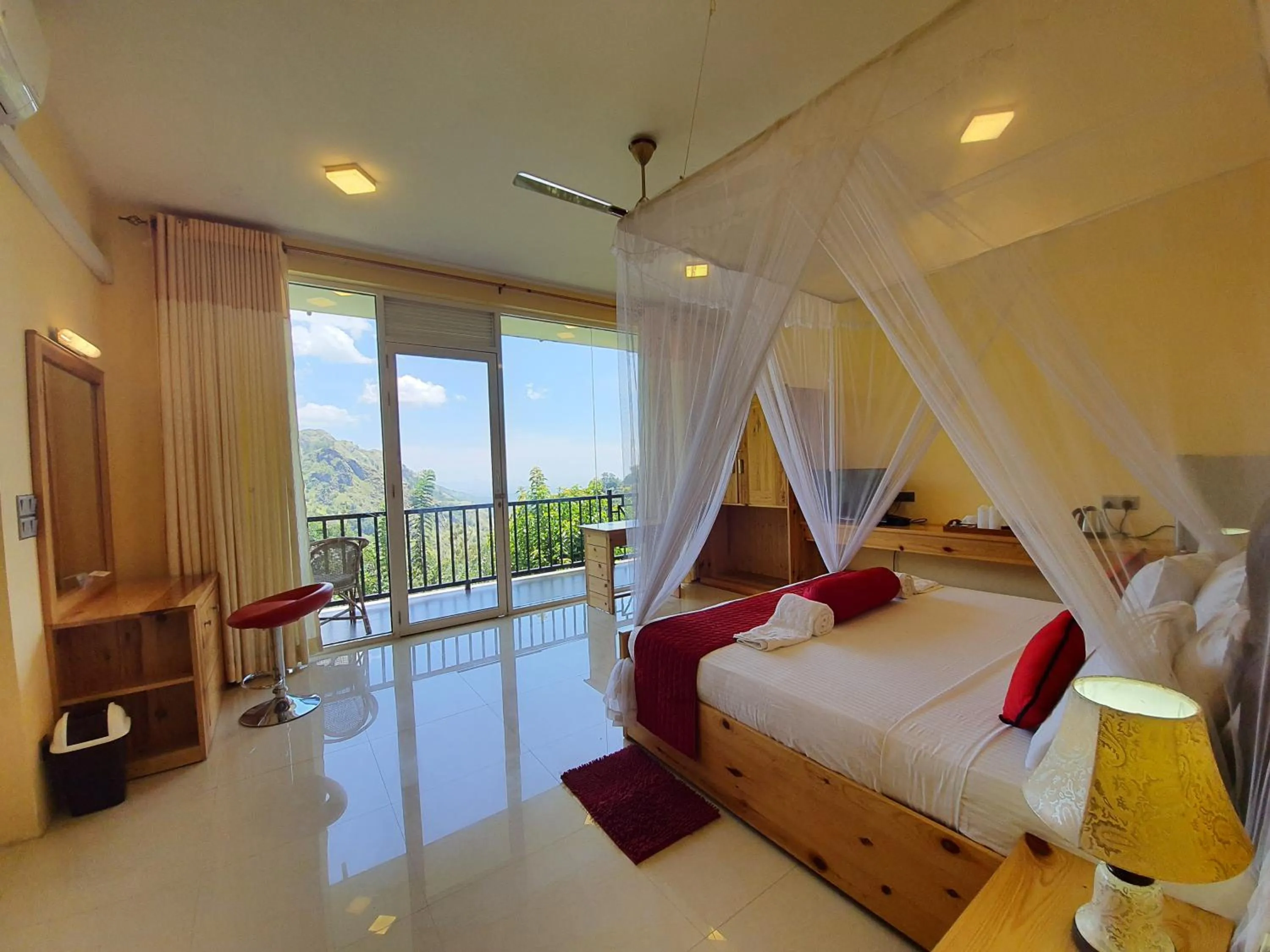 Photo of the whole room, Bed in Hotel Ella`s Edge