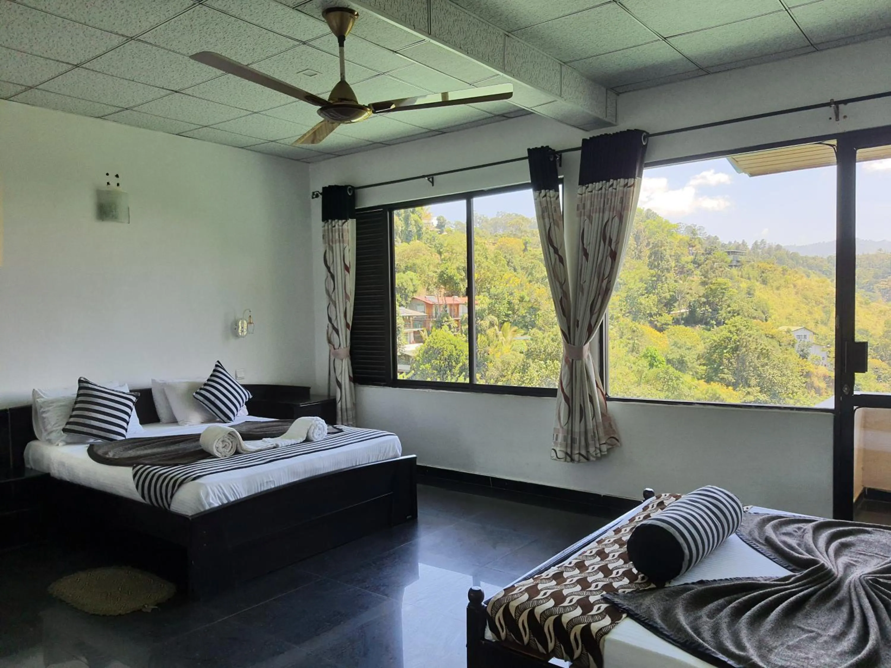 Photo of the whole room, Bed in Hotel Ella`s Edge