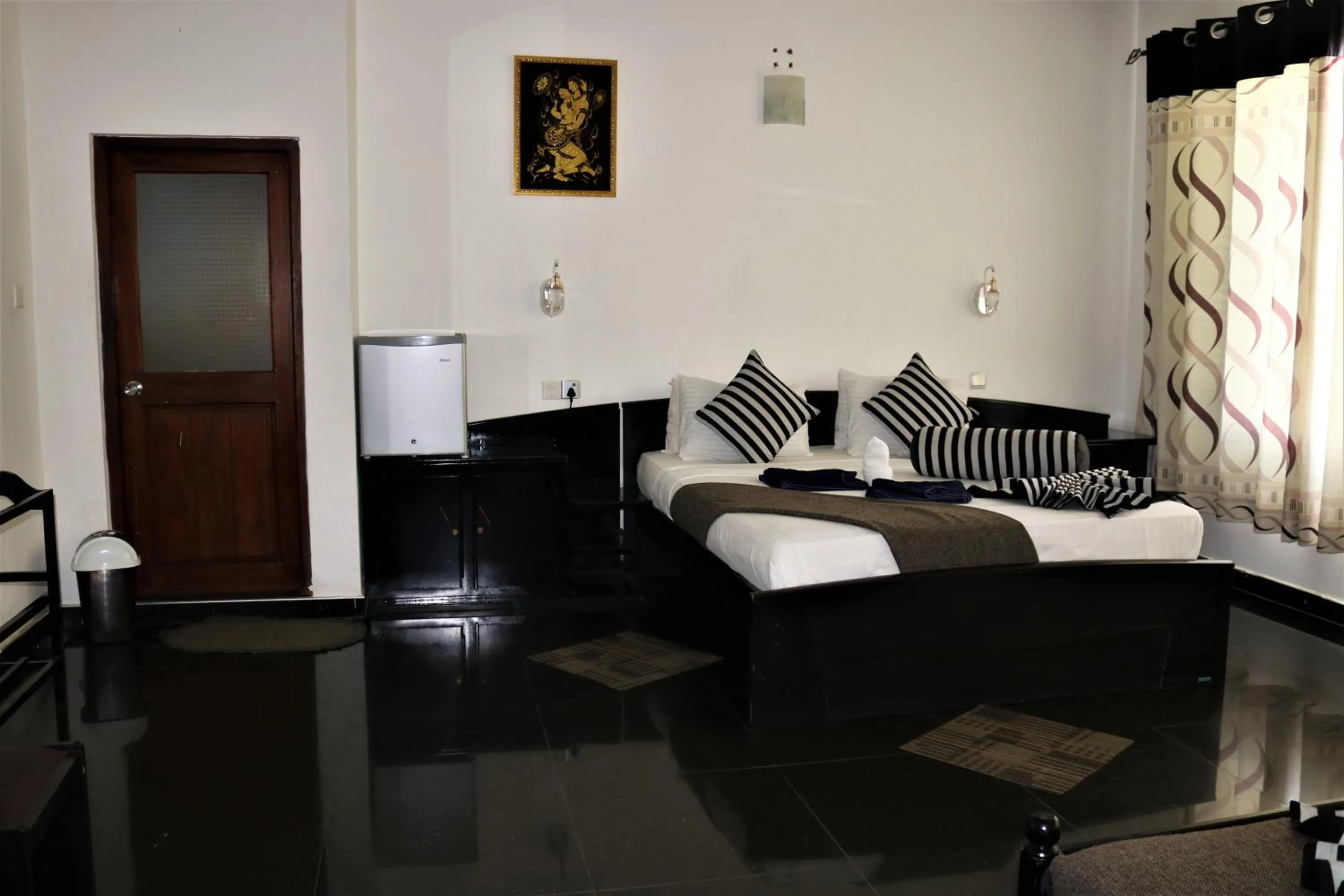 Photo of the whole room, Bed in Hotel Ella`s Edge