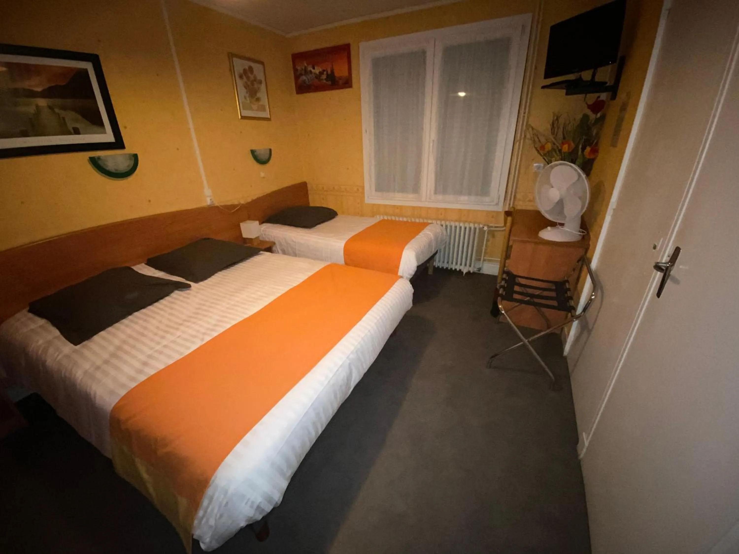 Bedroom, Bed in Hôtel Thermidor