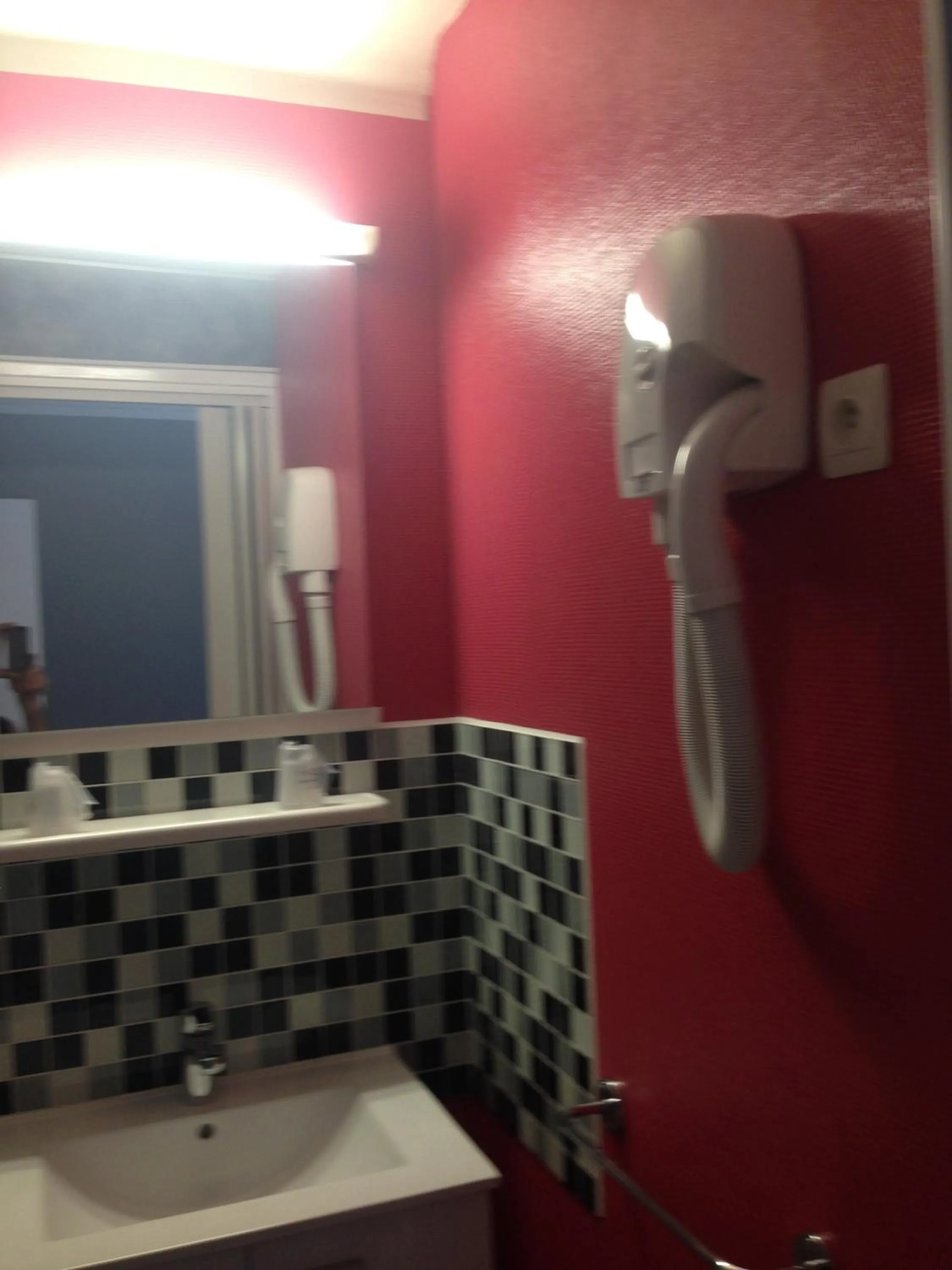 Bathroom in Hôtel Thermidor