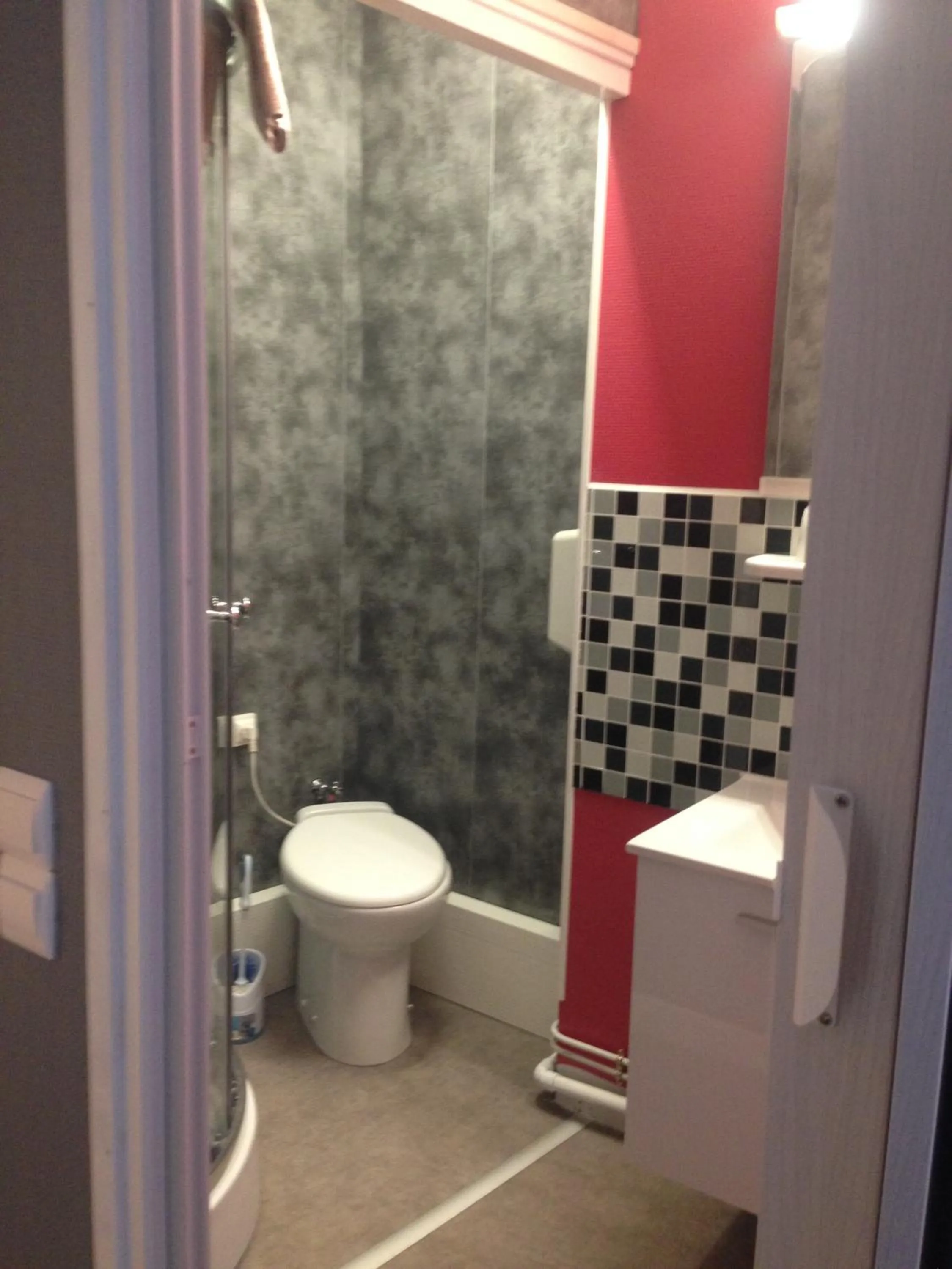 Shower in Hôtel Thermidor