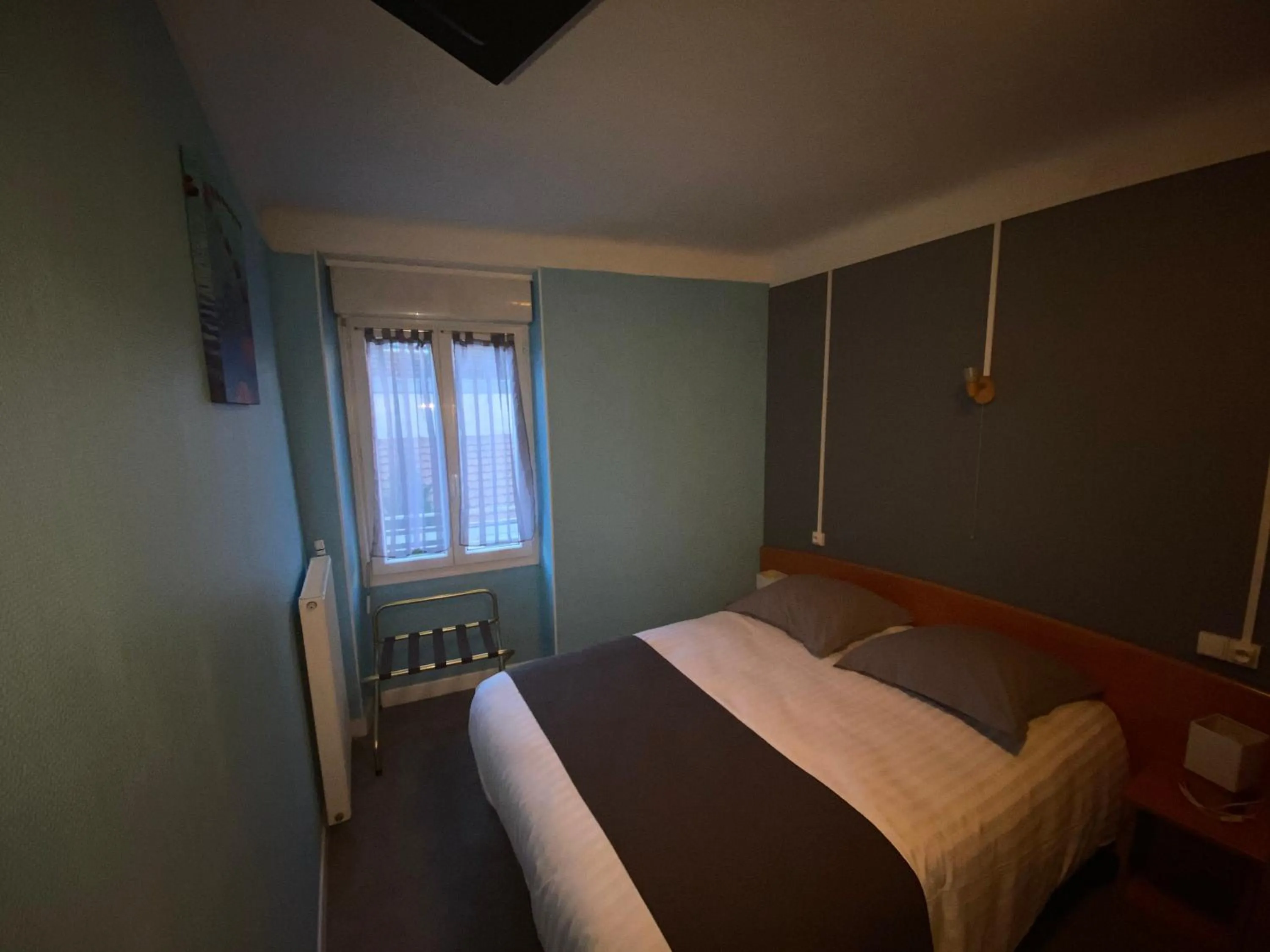 Photo of the whole room, Bed in Hôtel Thermidor