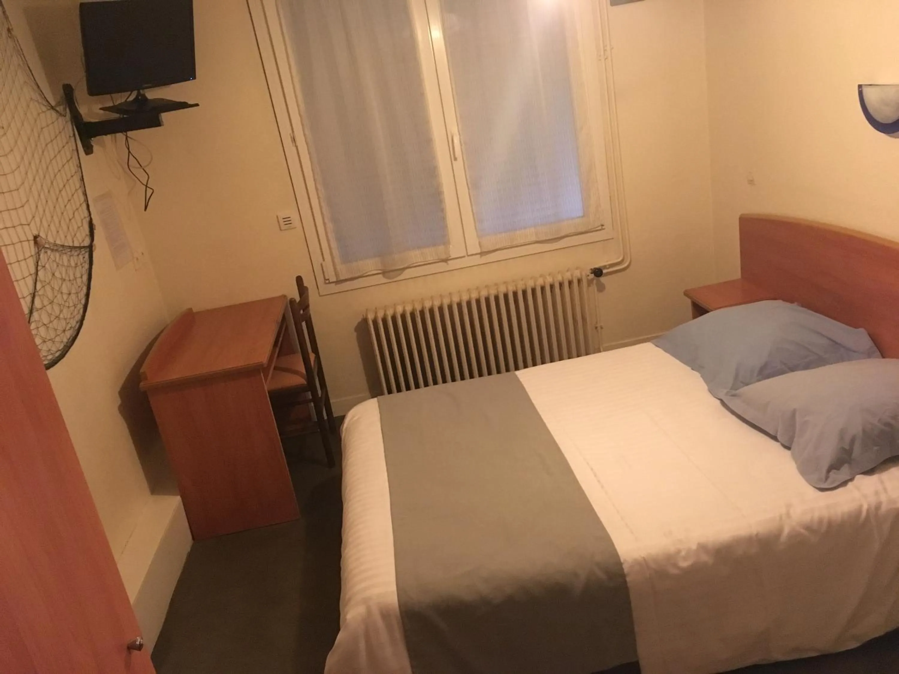 Bed in Hôtel Thermidor