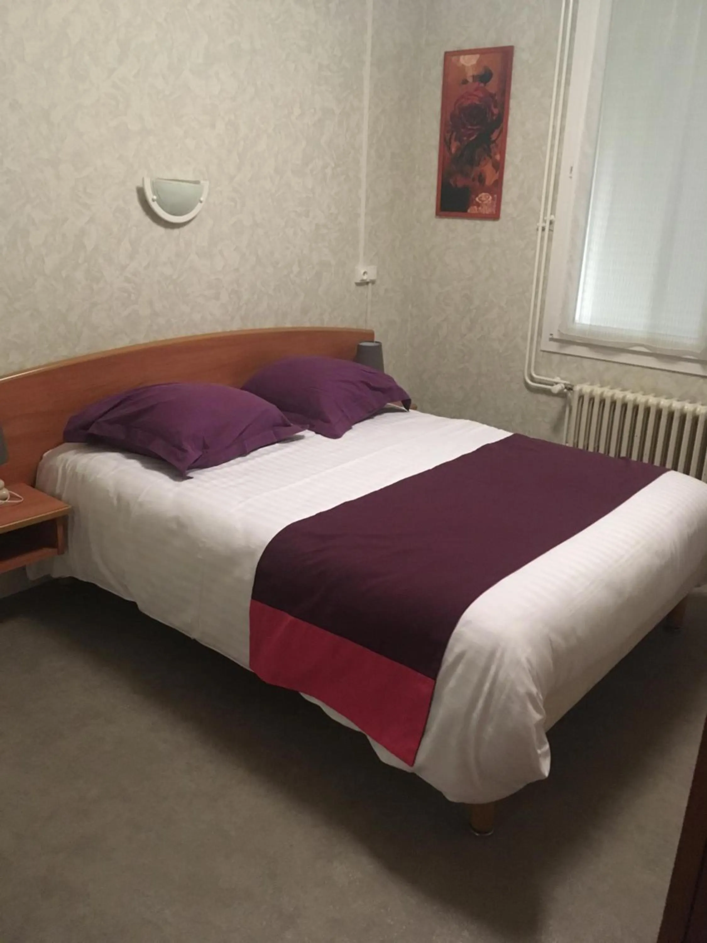 Bed in Hôtel Thermidor