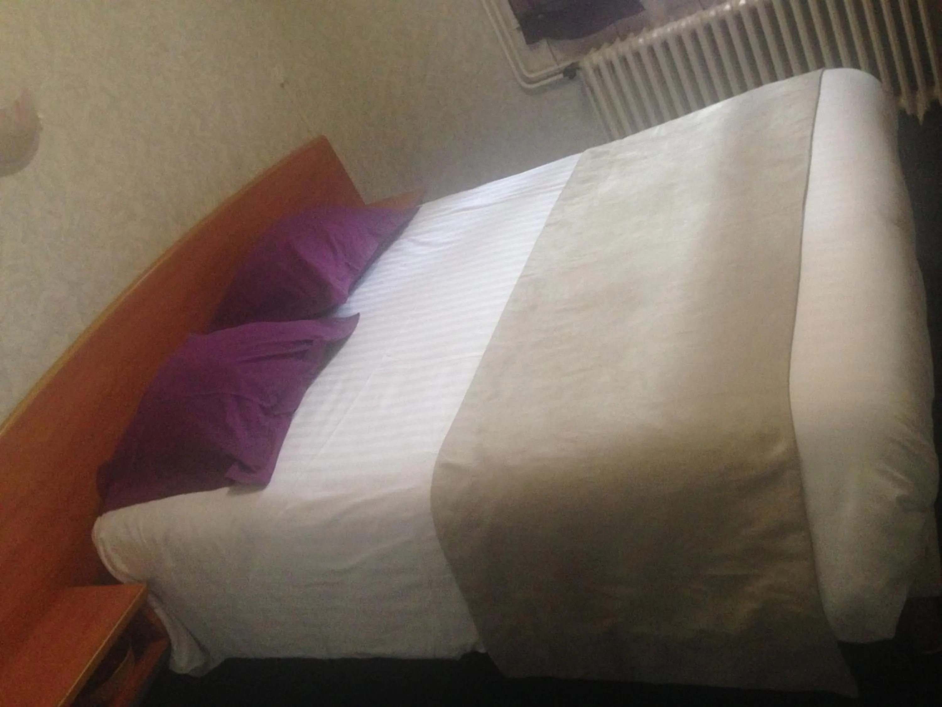 Bedroom, Bed in Hôtel Thermidor