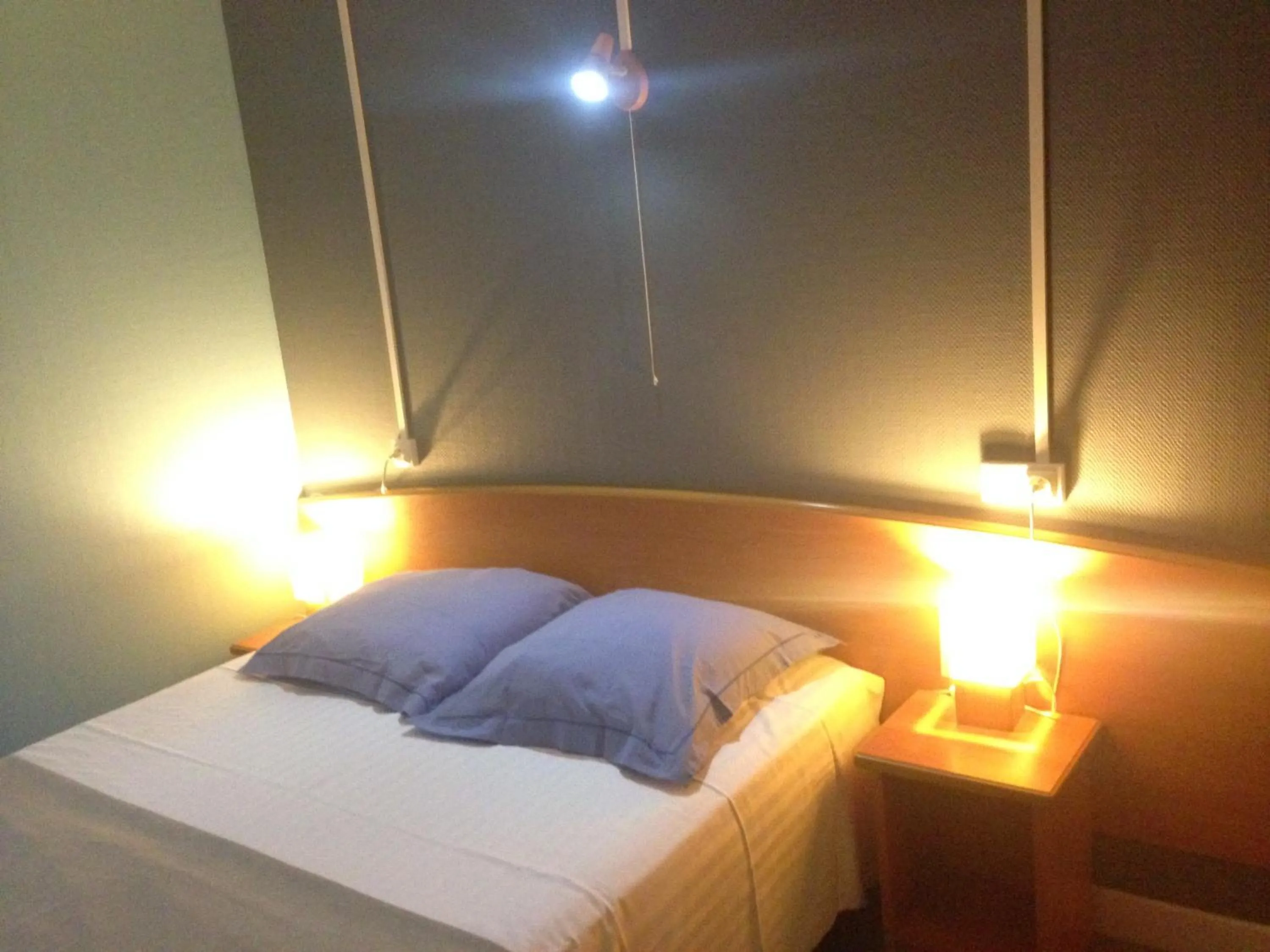 Bedroom, Bed in Hôtel Thermidor