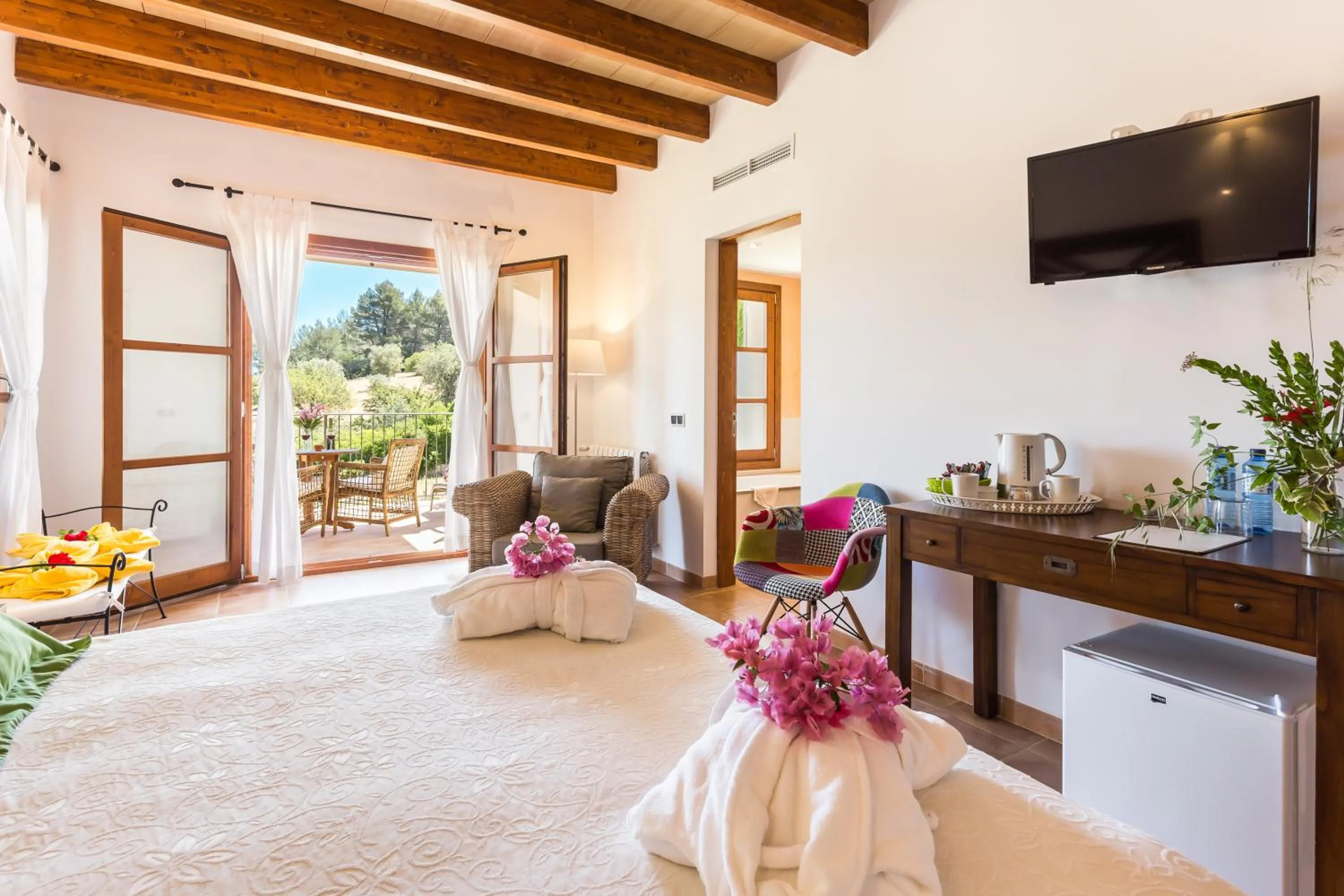 Photo of the whole room in Finca Son Ametler