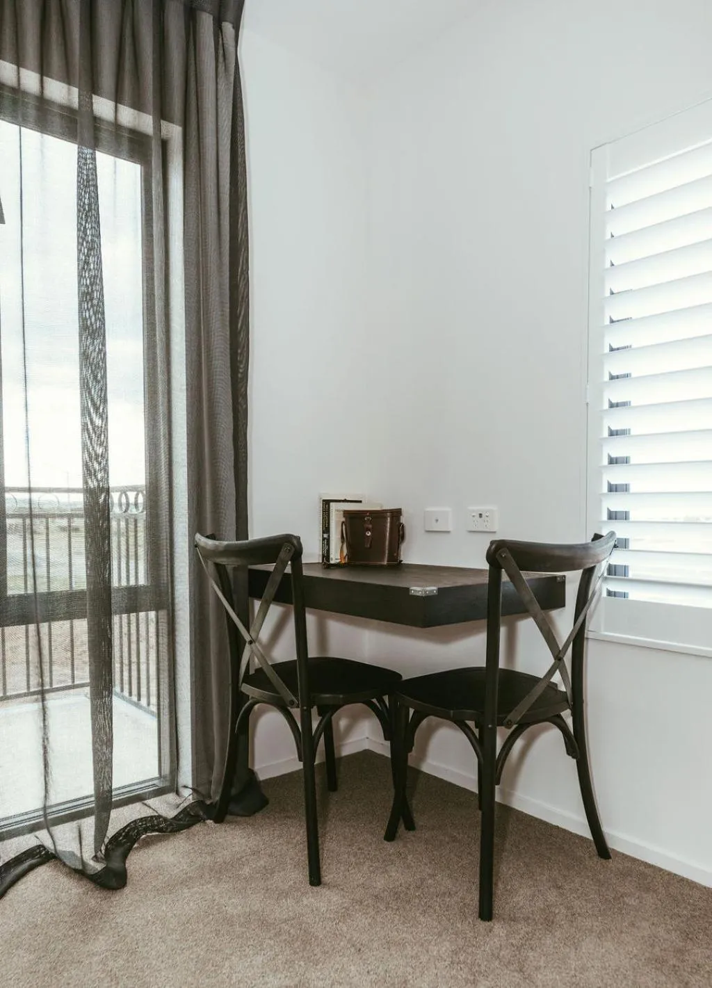 Dining area in Mariner Suites