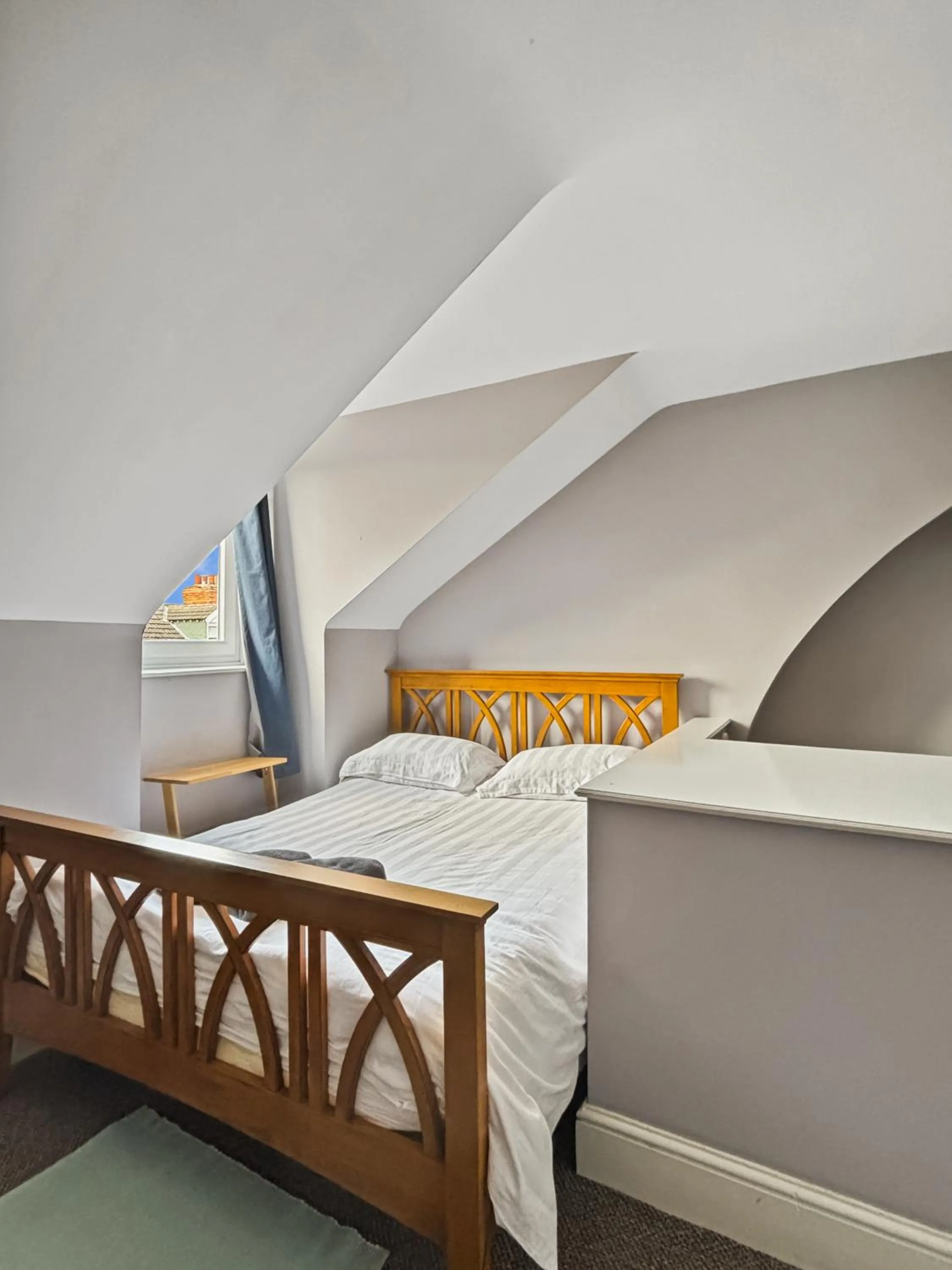 Amaya Five - Newly renovated - Very spacious - Sleeps 6 - Walking distance to town centre - Grantham - Free Gym Access